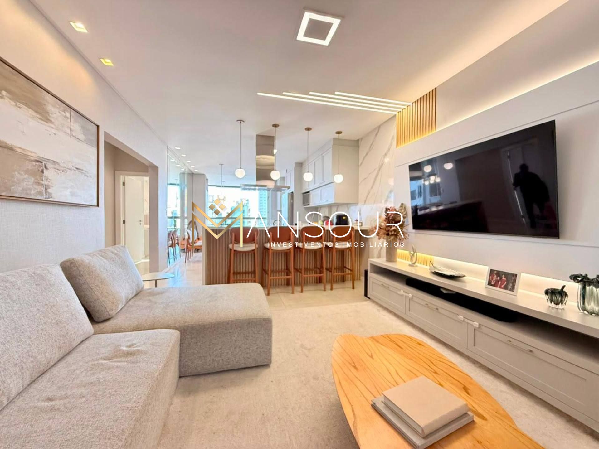 Apartamento Para Vender com 03 suítes no bairro Meia Praia em Itapema
