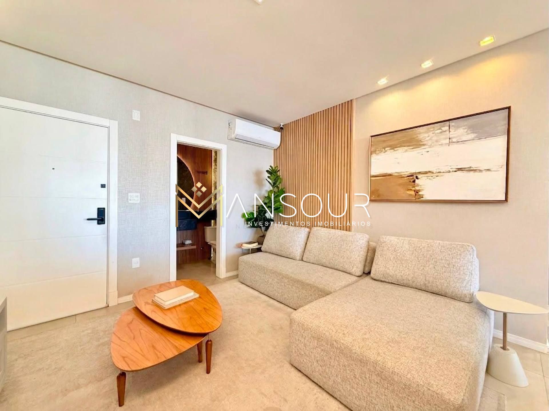 Apartamento Para Vender com 03 suítes no bairro Meia Praia em Itapema