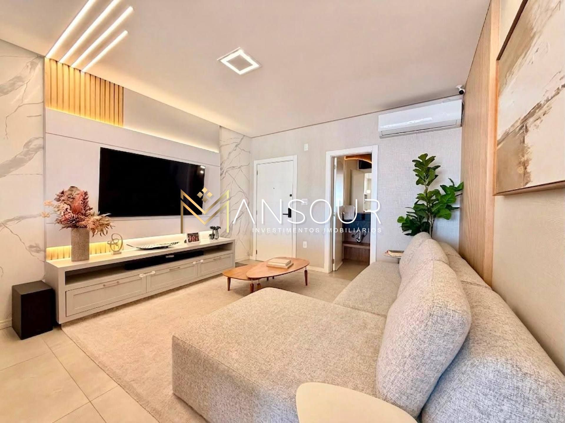 Apartamento Para Vender com 03 suítes no bairro Meia Praia em Itapema