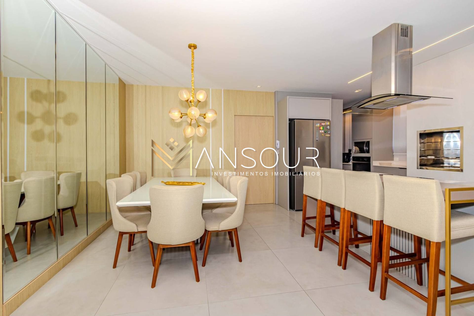 Apartamento Para Vender com 04 suítes no bairro Pioneiros em Balneário Camboriú