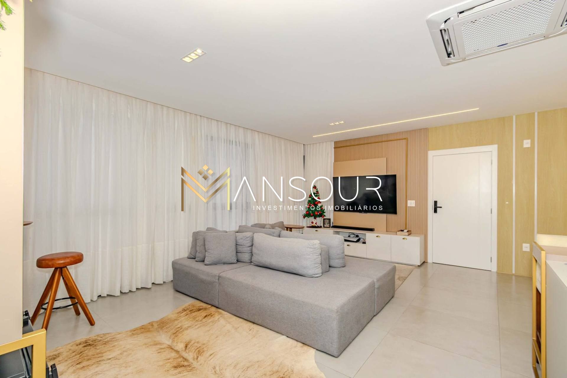 Apartamento Para Vender com 04 suítes no bairro Pioneiros em Balneário Camboriú