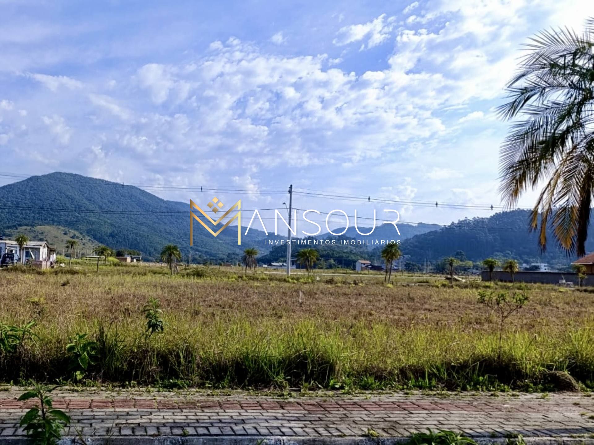 Lote / Terreno de Bairro Para Vender no bairro Sertão do Trombudo  em Itapema