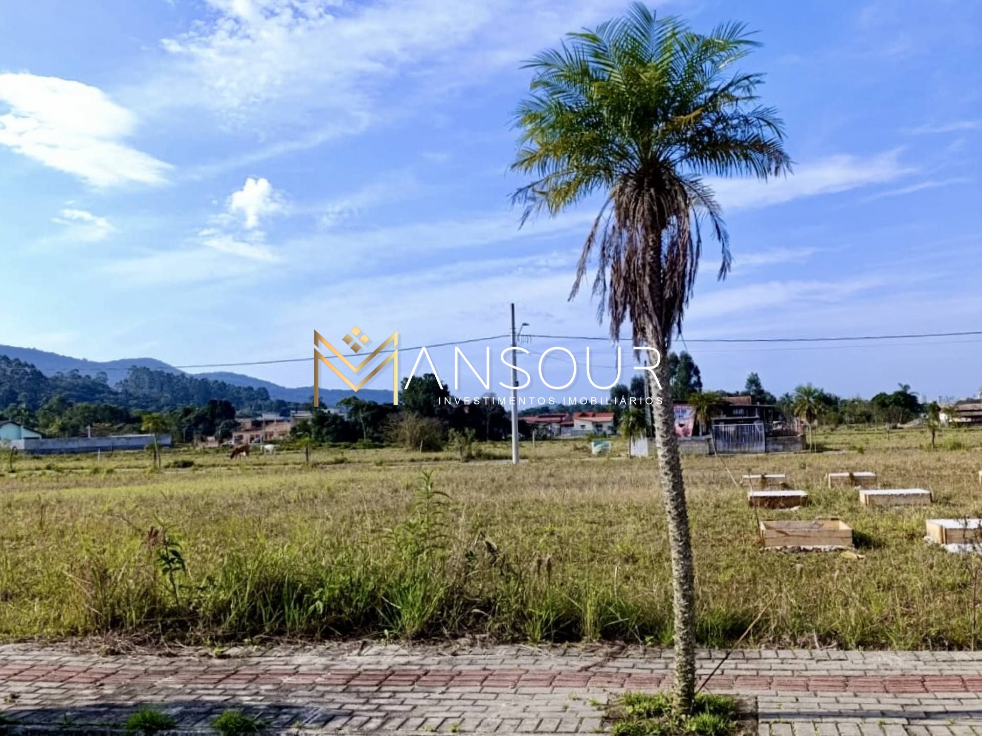 Lote / Terreno de Bairro Para Vender no bairro Sertão do Trombudo  em Itapema