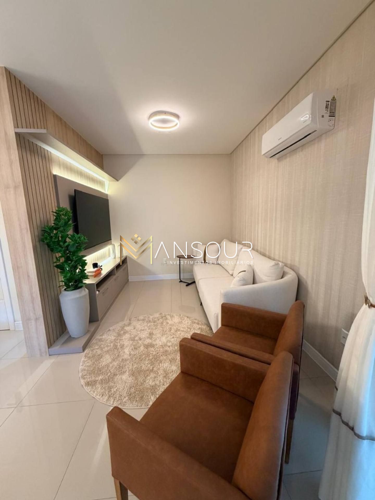 Apartamento Para Vender com 1 demi suíte e 2 suítes no bairro Meia Praia em Itapema