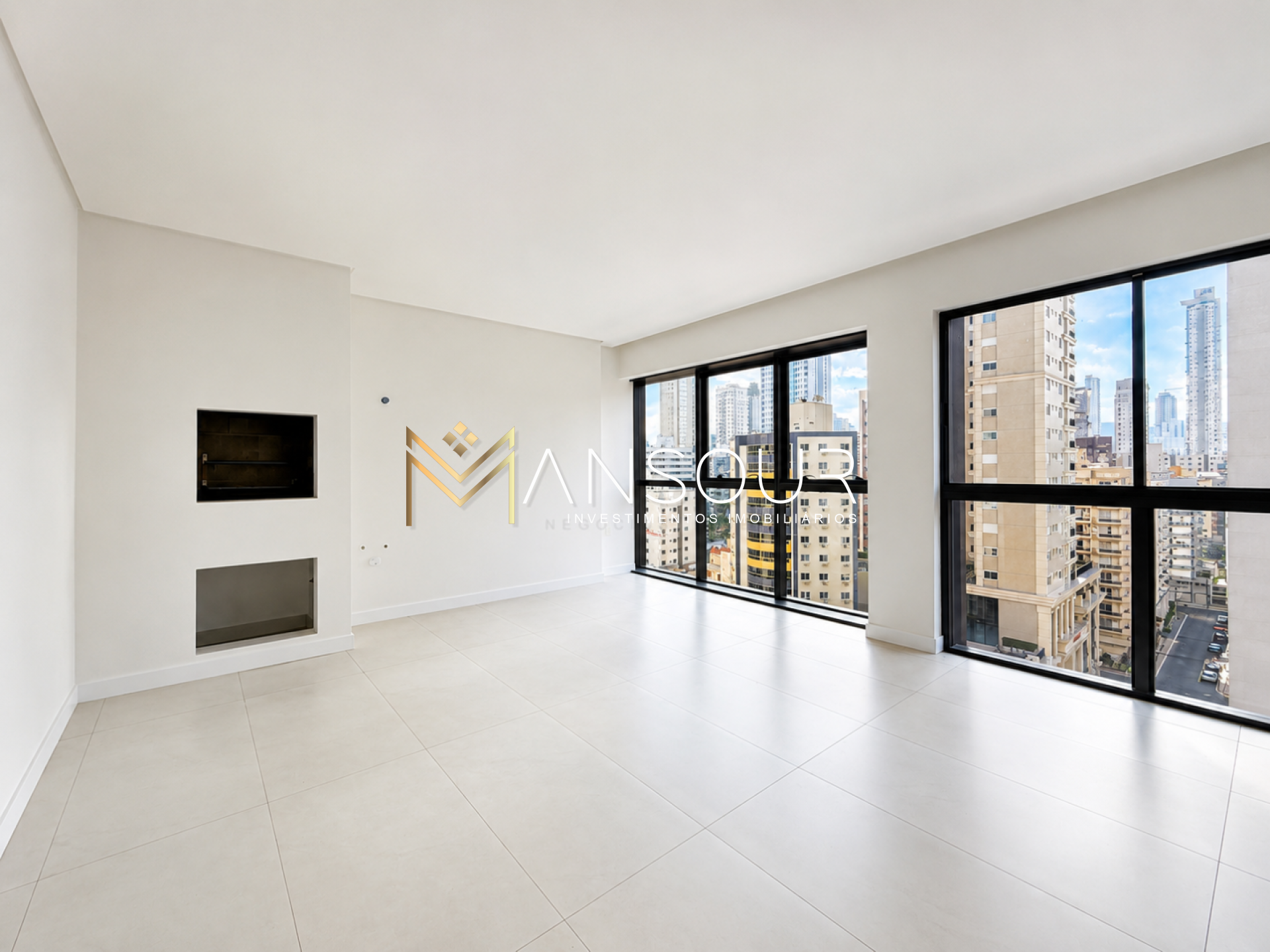 Apartamento Para Vender com 04 suítes no bairro Centro em Balneário Camboriú