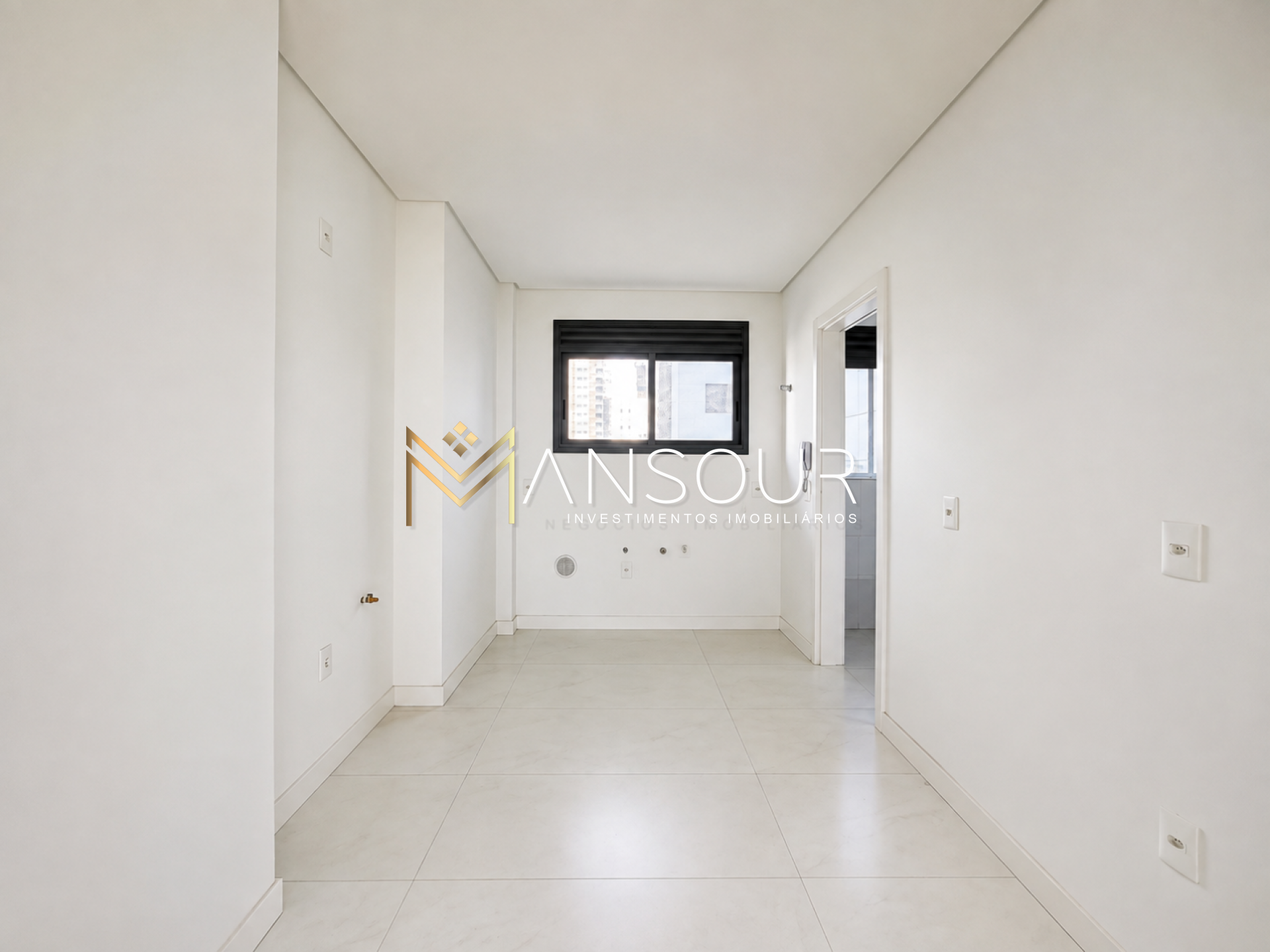 Apartamento Para Vender com 04 suítes no bairro Centro em Balneário Camboriú