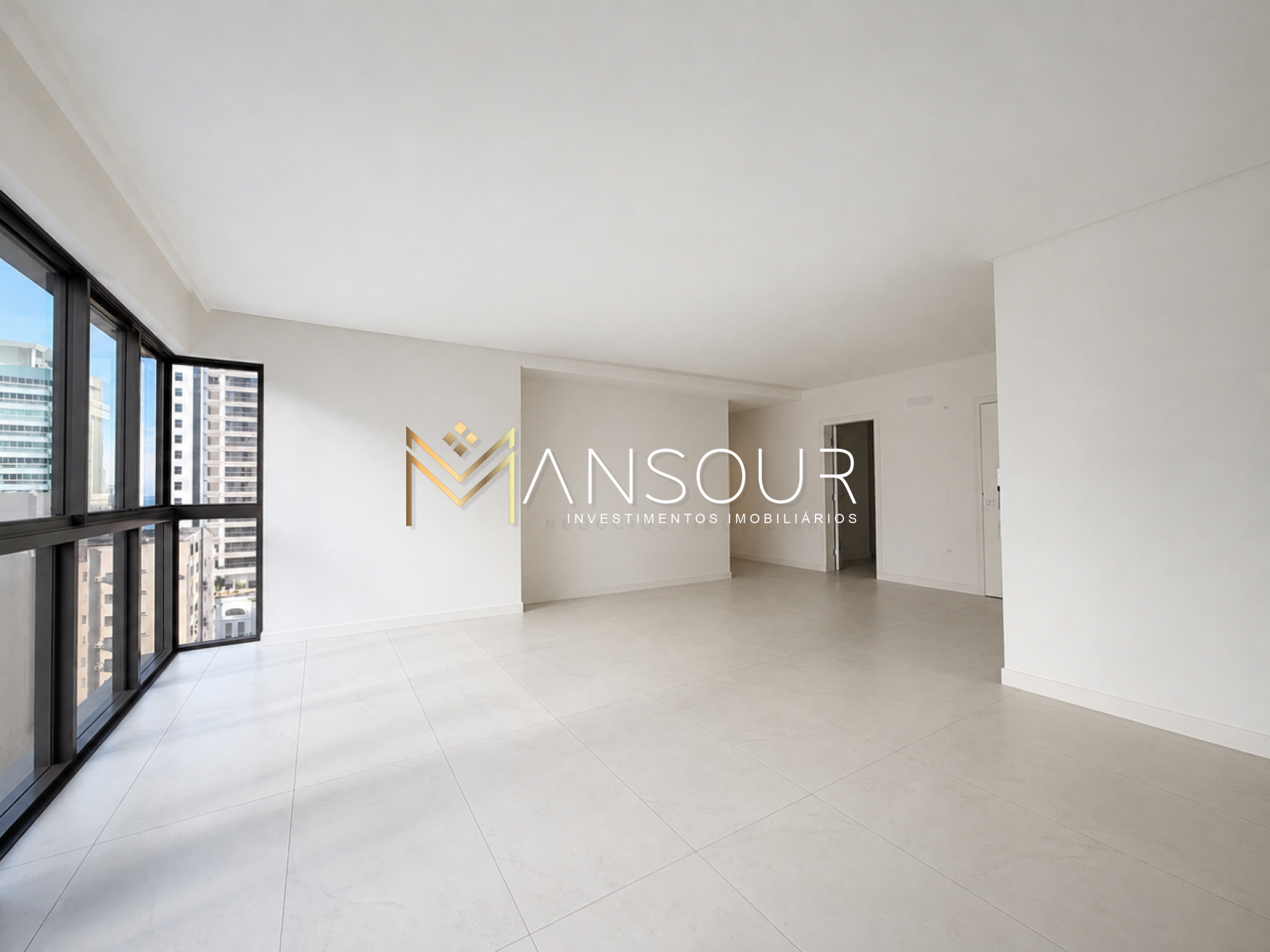 Apartamento Para Vender com 04 suítes no bairro Centro em Balneário Camboriú