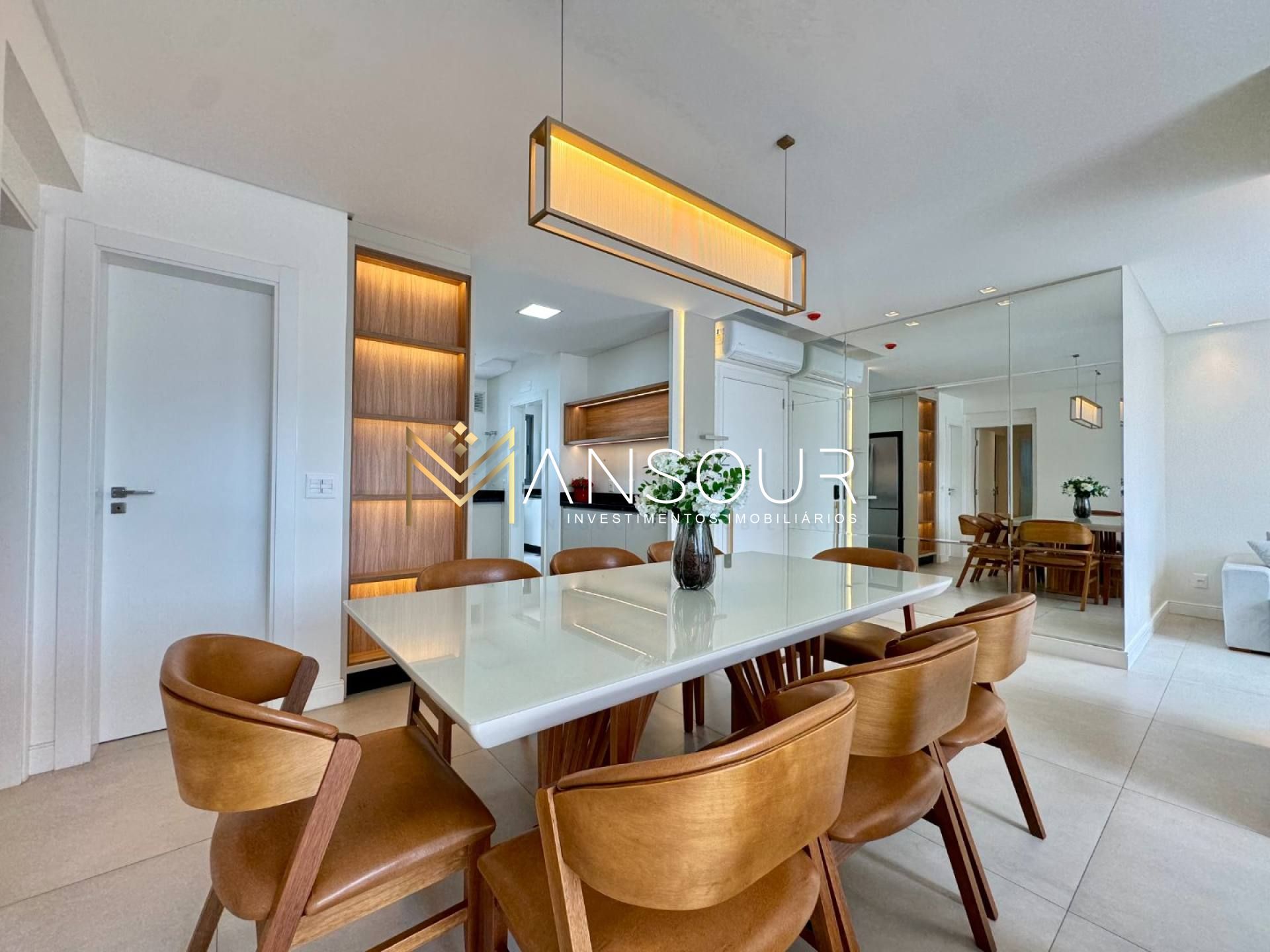 Apartamento Para Vender com 03 suítes no bairro Centro em Balneário Camboriú