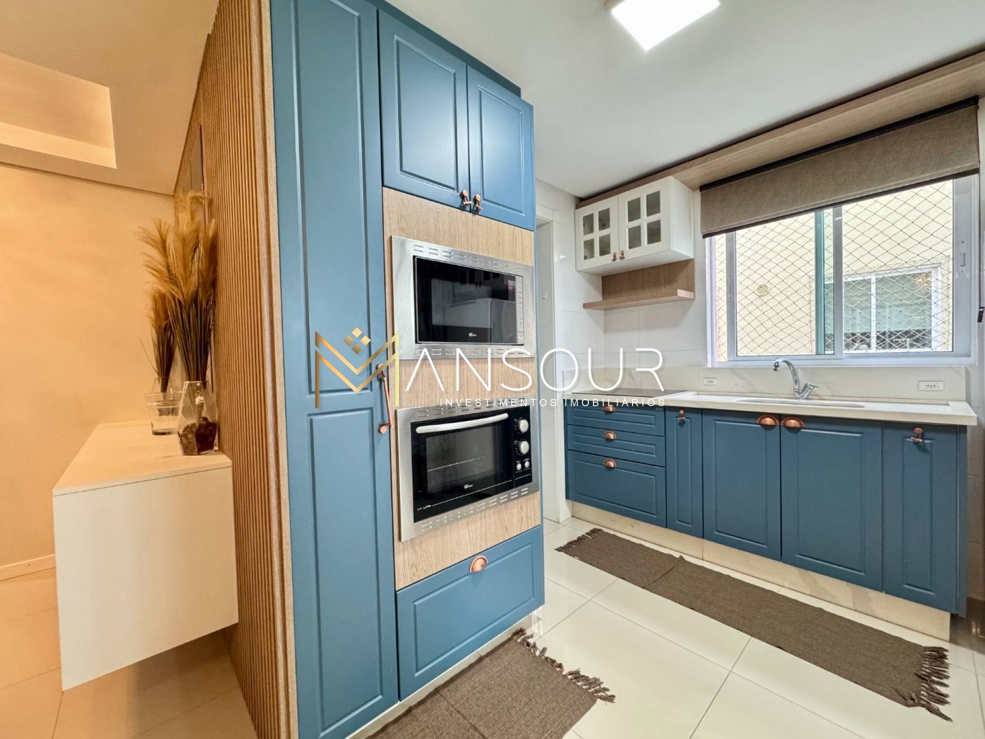 Apartamento Para Vender com 02 suítes no bairro Meia Praia em Itapema