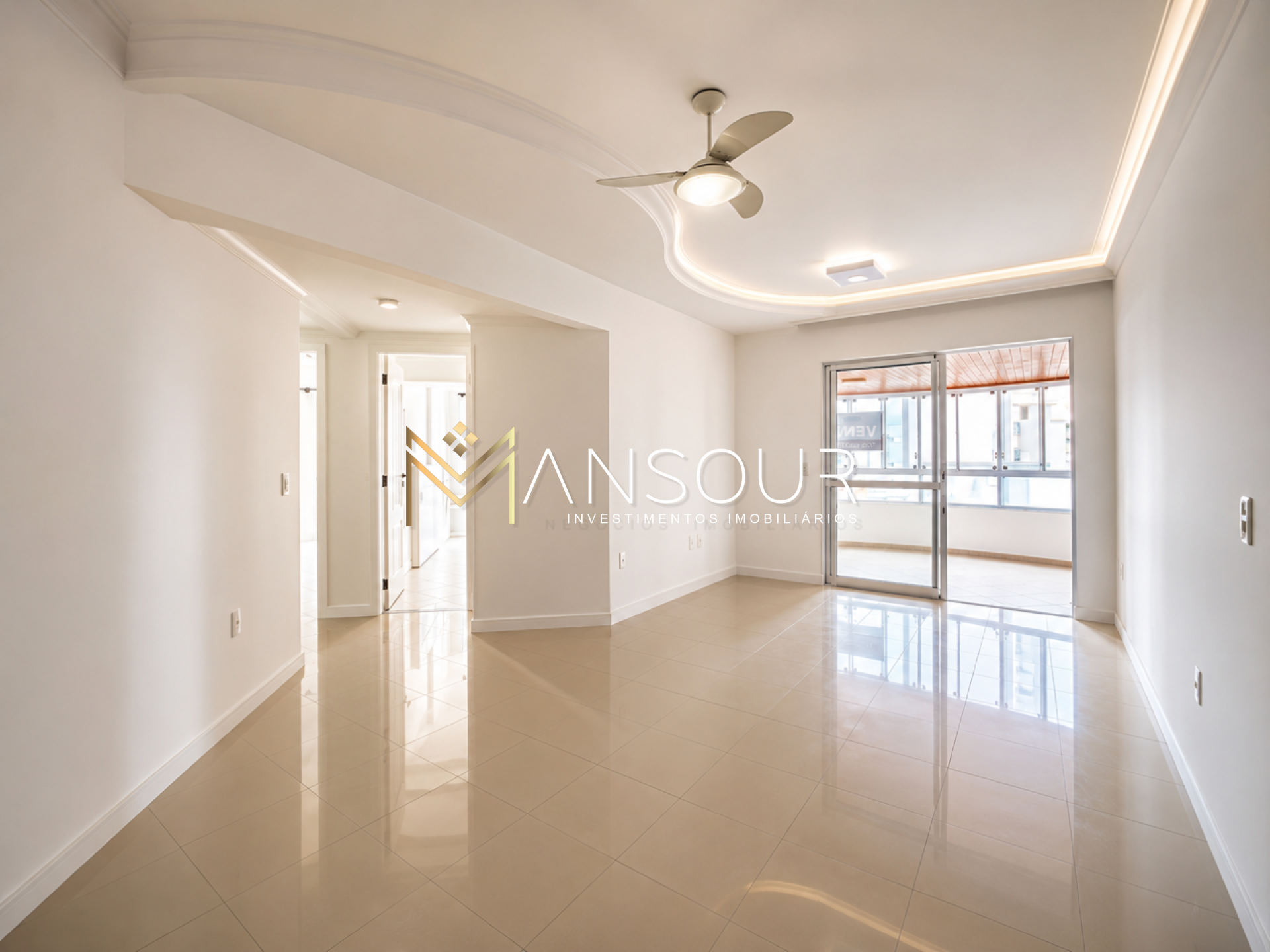 Apartamento Para Vender com 03 suítes no bairro Centro em Balneário Camboriú