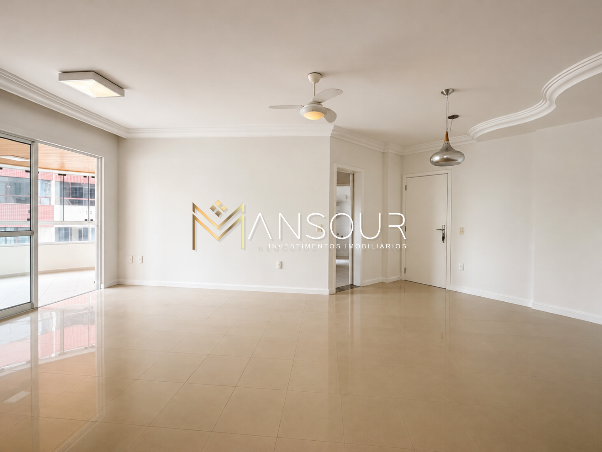 Apartamento Para Vender com 03 suítes no bairro Centro em Balneário Camboriú