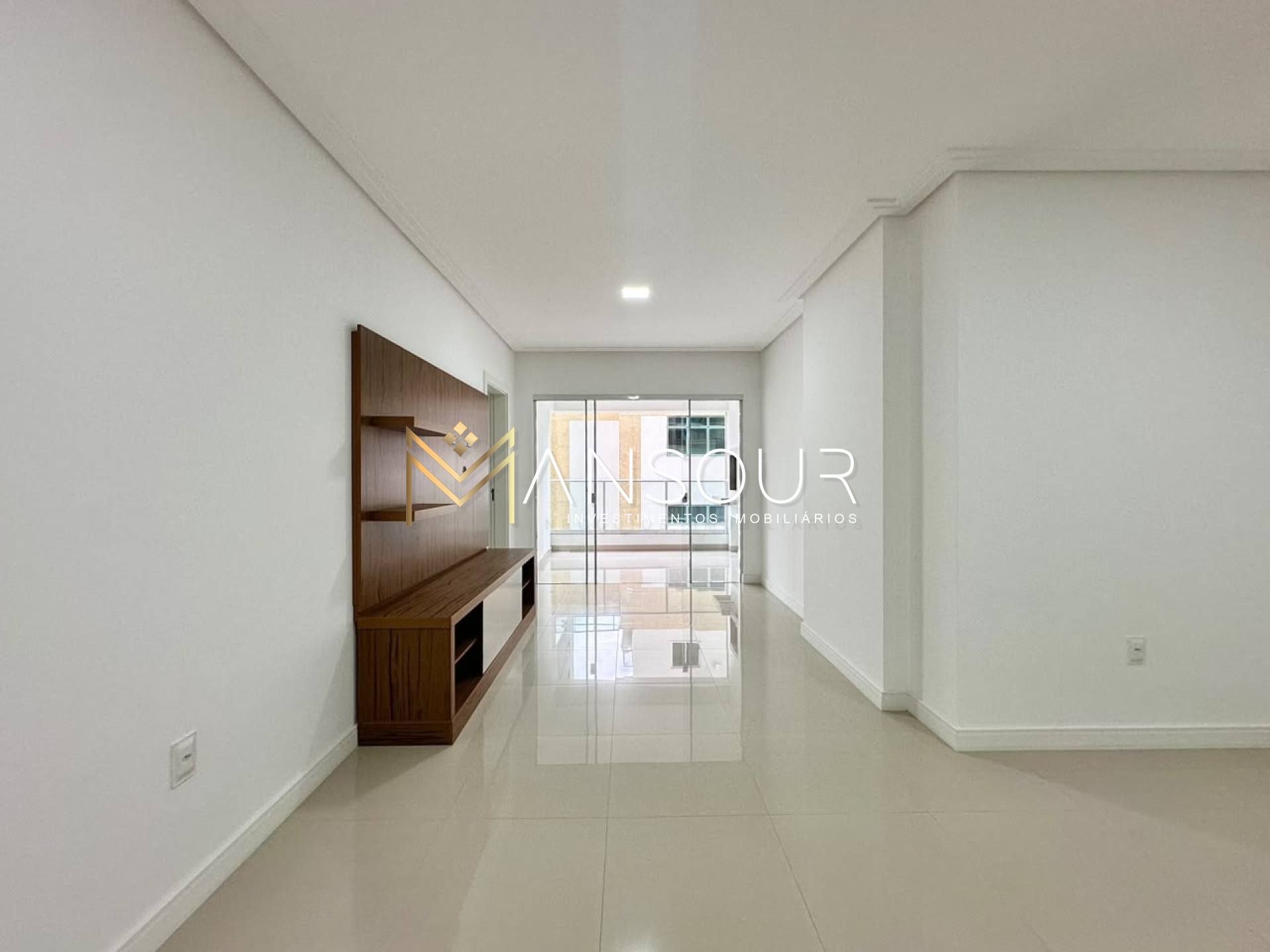 Apartamento Para Vender com 02 quartos E 01 suíte no bairro Meia Praia em Itapema