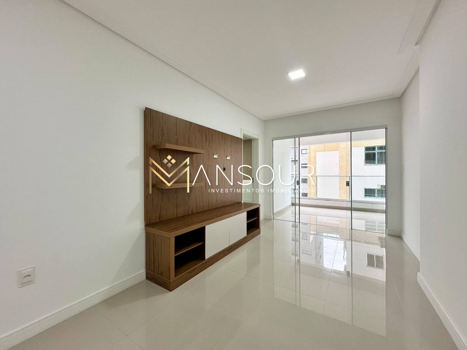 Apartamento Para Vender com 02 quartos E 01 suíte no bairro Meia Praia em Itapema