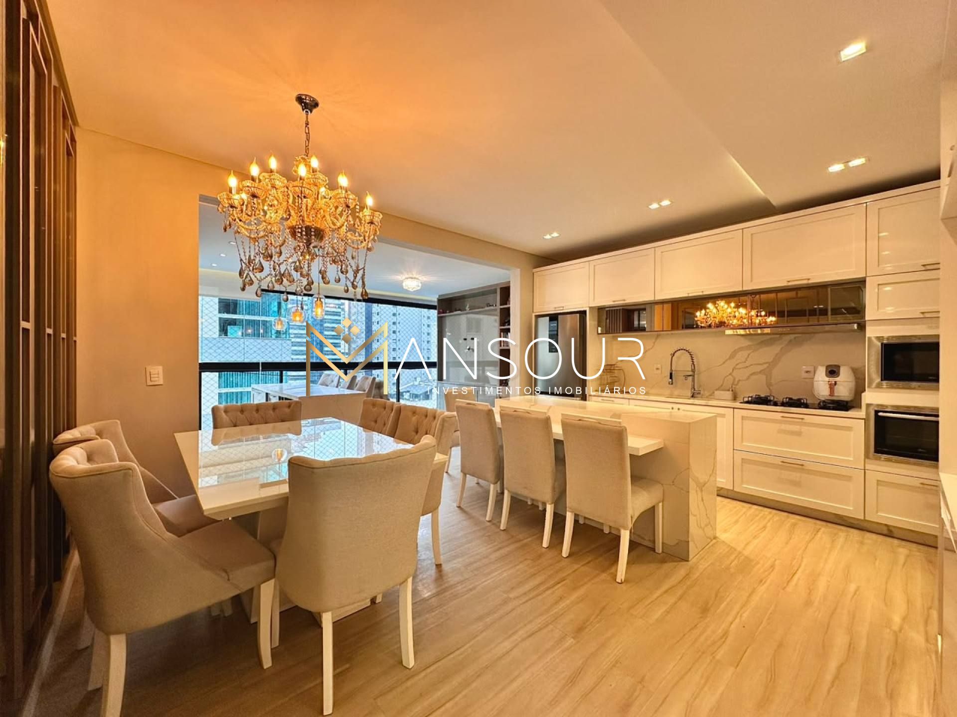 Apartamento Para Vender 03 suítes no bairro Meia Praia em Itapema