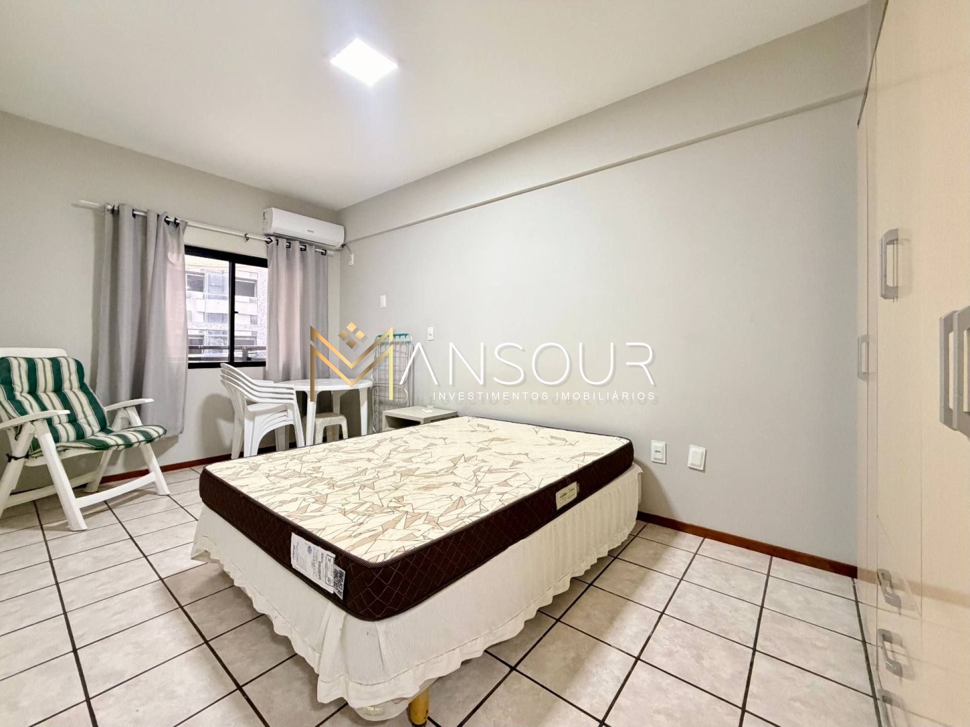 Apartamento Para Vender com 02 quartos 01 suítes no bairro Meia Praia em Itapema