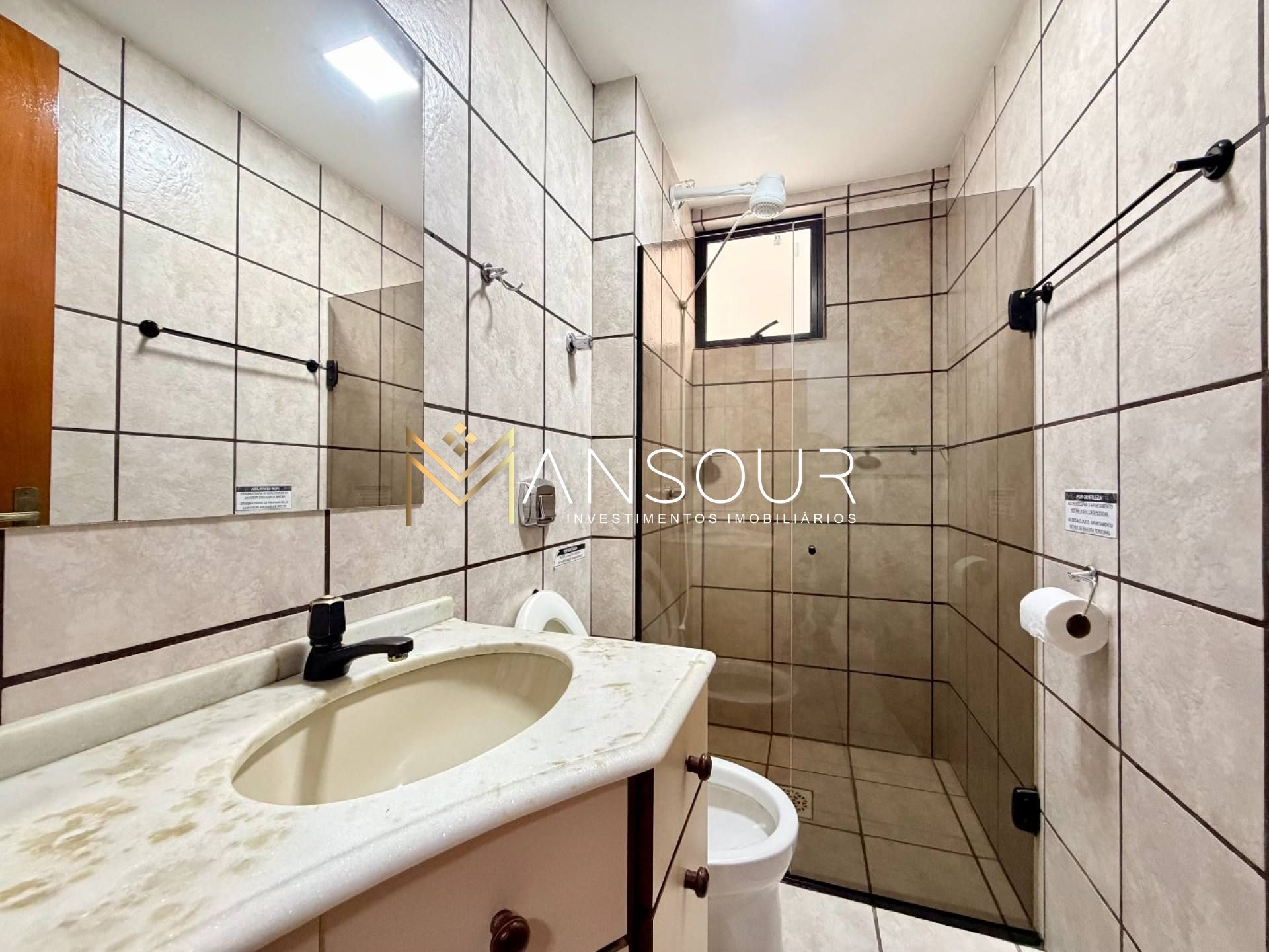 Apartamento Para Vender com 02 quartos 01 suítes no bairro Meia Praia em Itapema