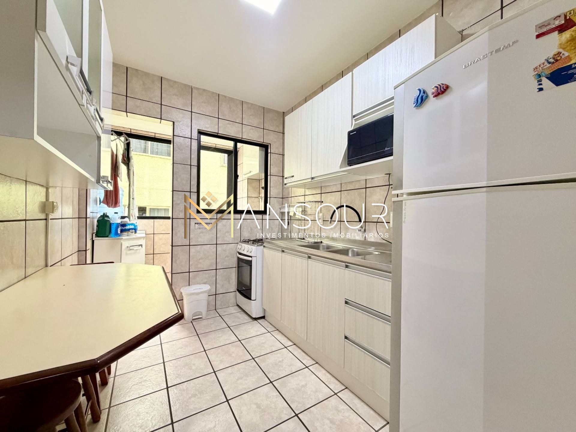 Apartamento Para Vender com 02 quartos 01 suítes no bairro Meia Praia em Itapema