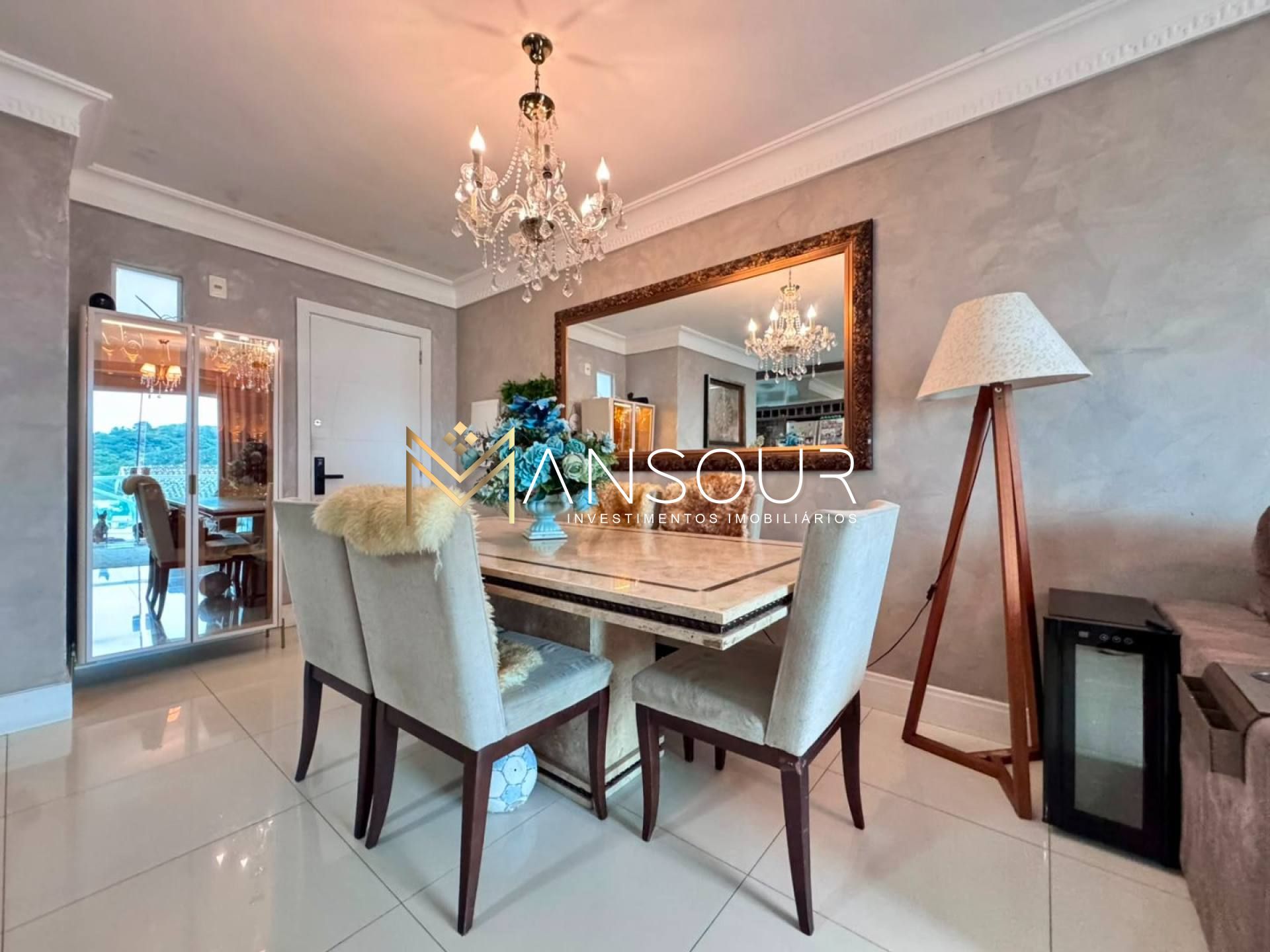 Casa Para Vender 02 suítes no bairro Praia dos Amores em Balneário Camboriú