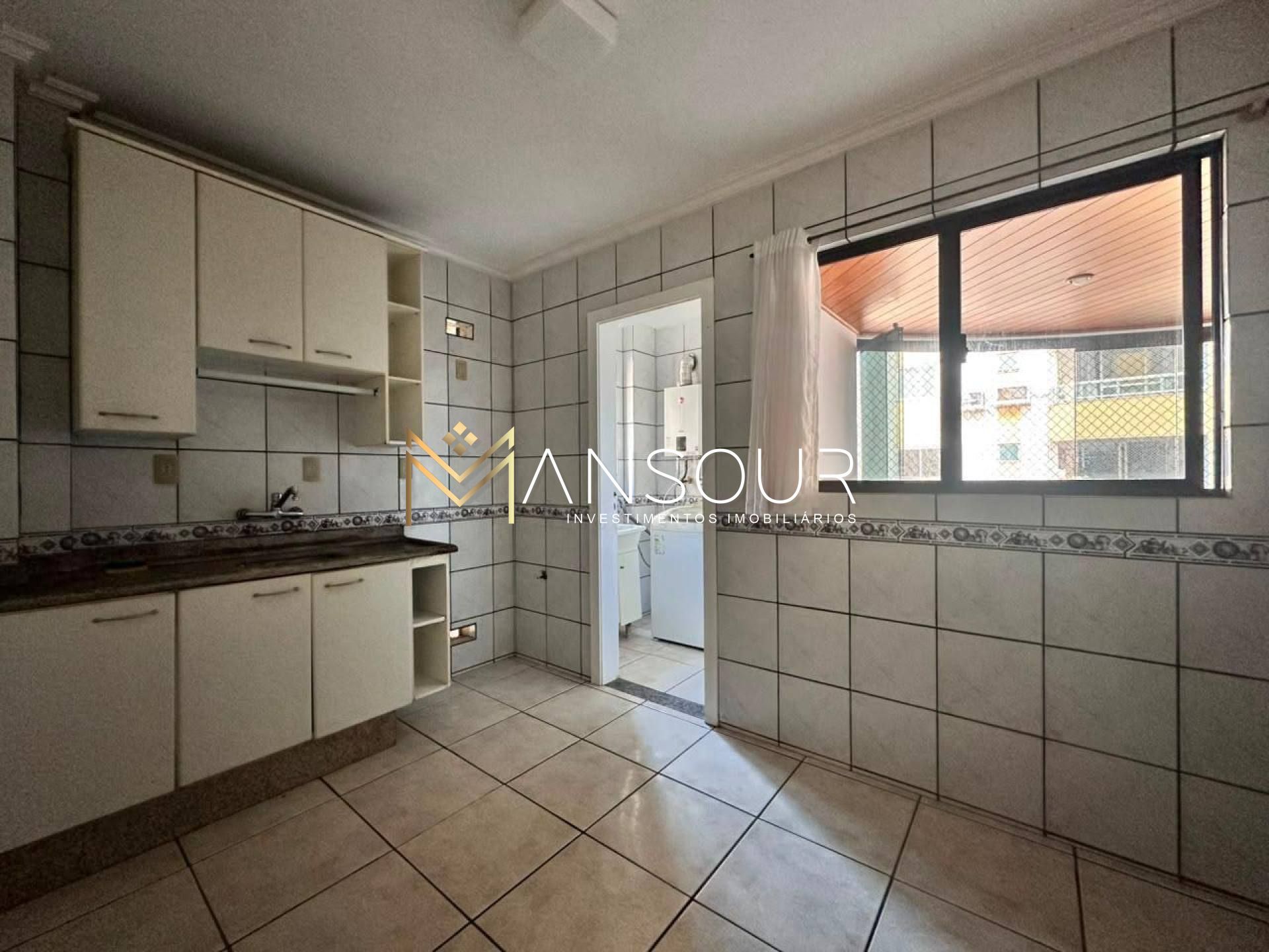 Apartamento Para Vender com 02 quartos e 01 suíte no bairro Centro em Balneário Camboriú