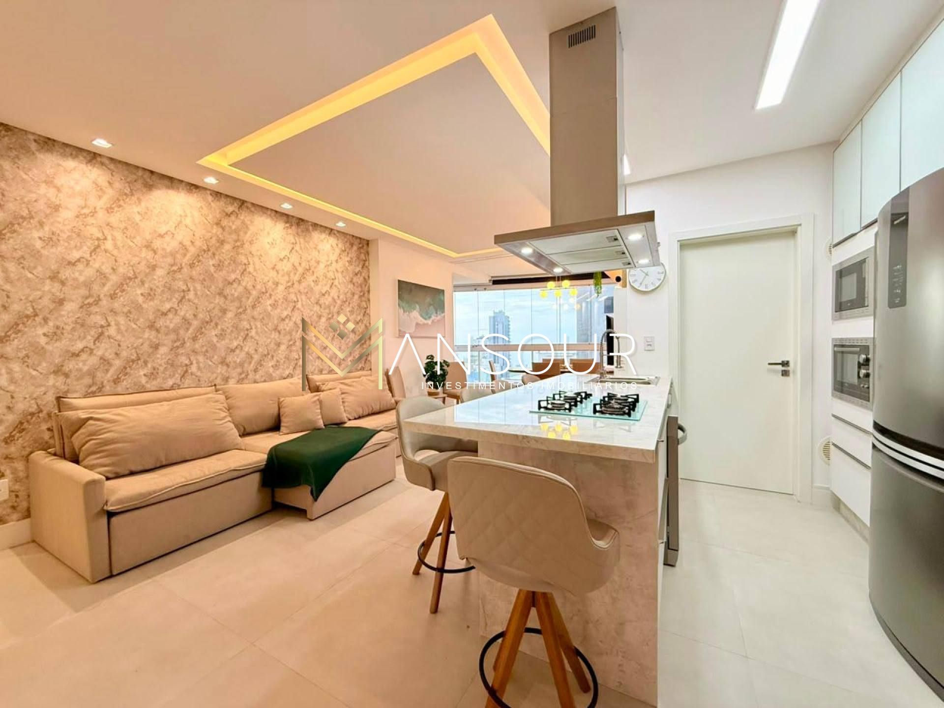 Apartamento Para Vender com 03 suítes no bairro Meia Praia em Itapema