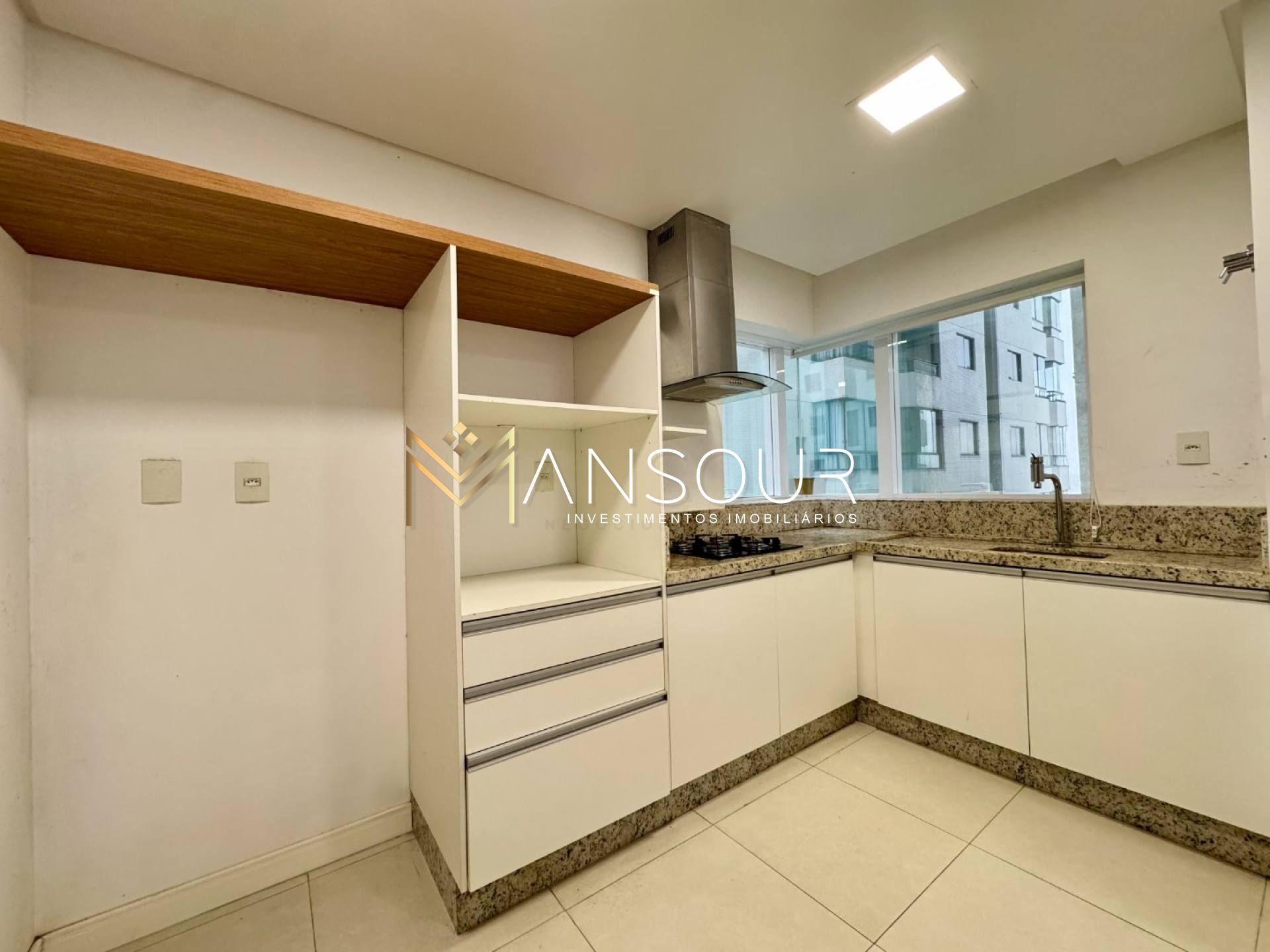 Apartamento Para Vender 03 suítes no bairro Centro em Balneário Camboriú