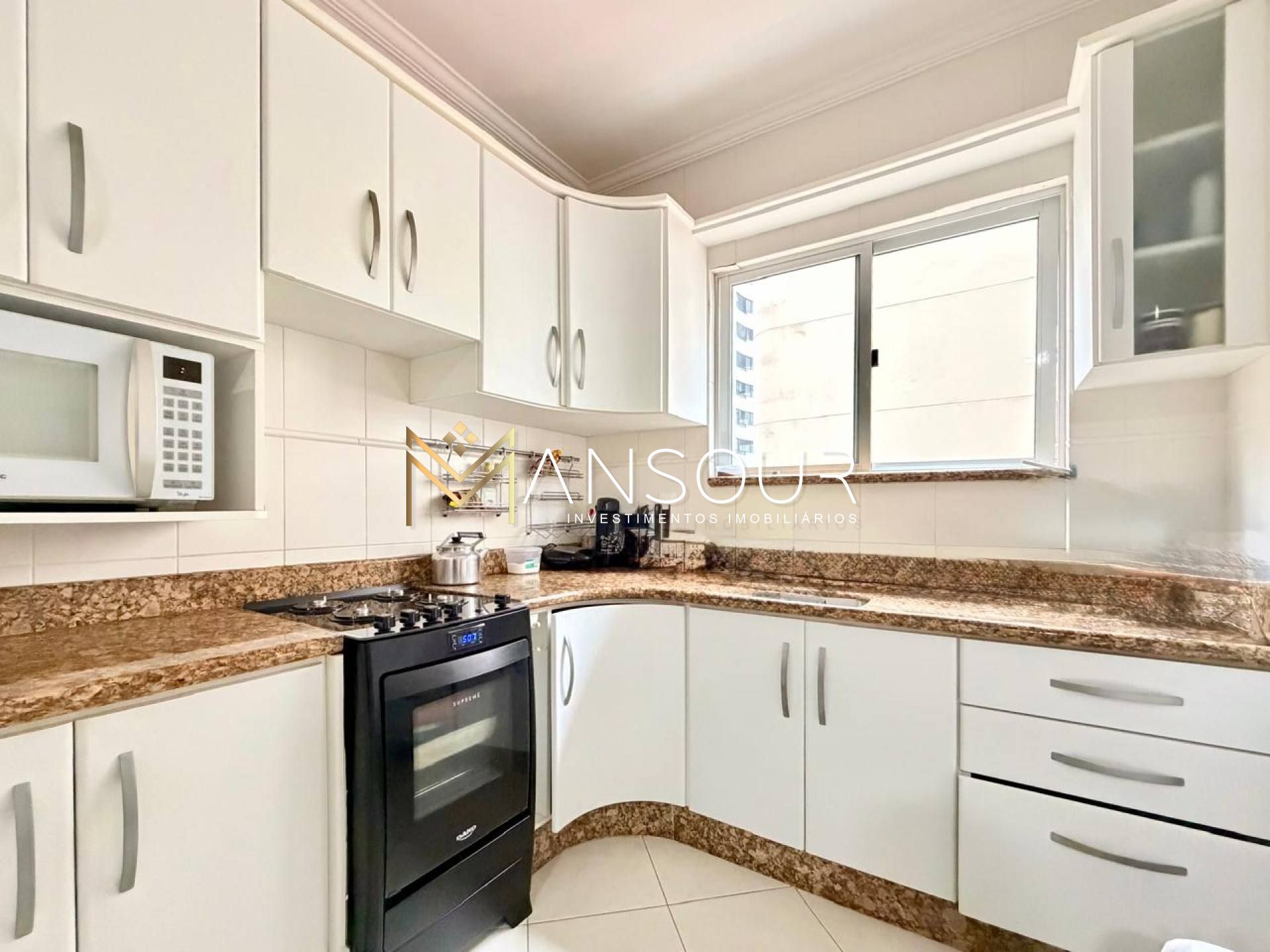 Apartamento Para Vender com 02 quartos e 01 suíte no bairro Meia Praia em Itapema