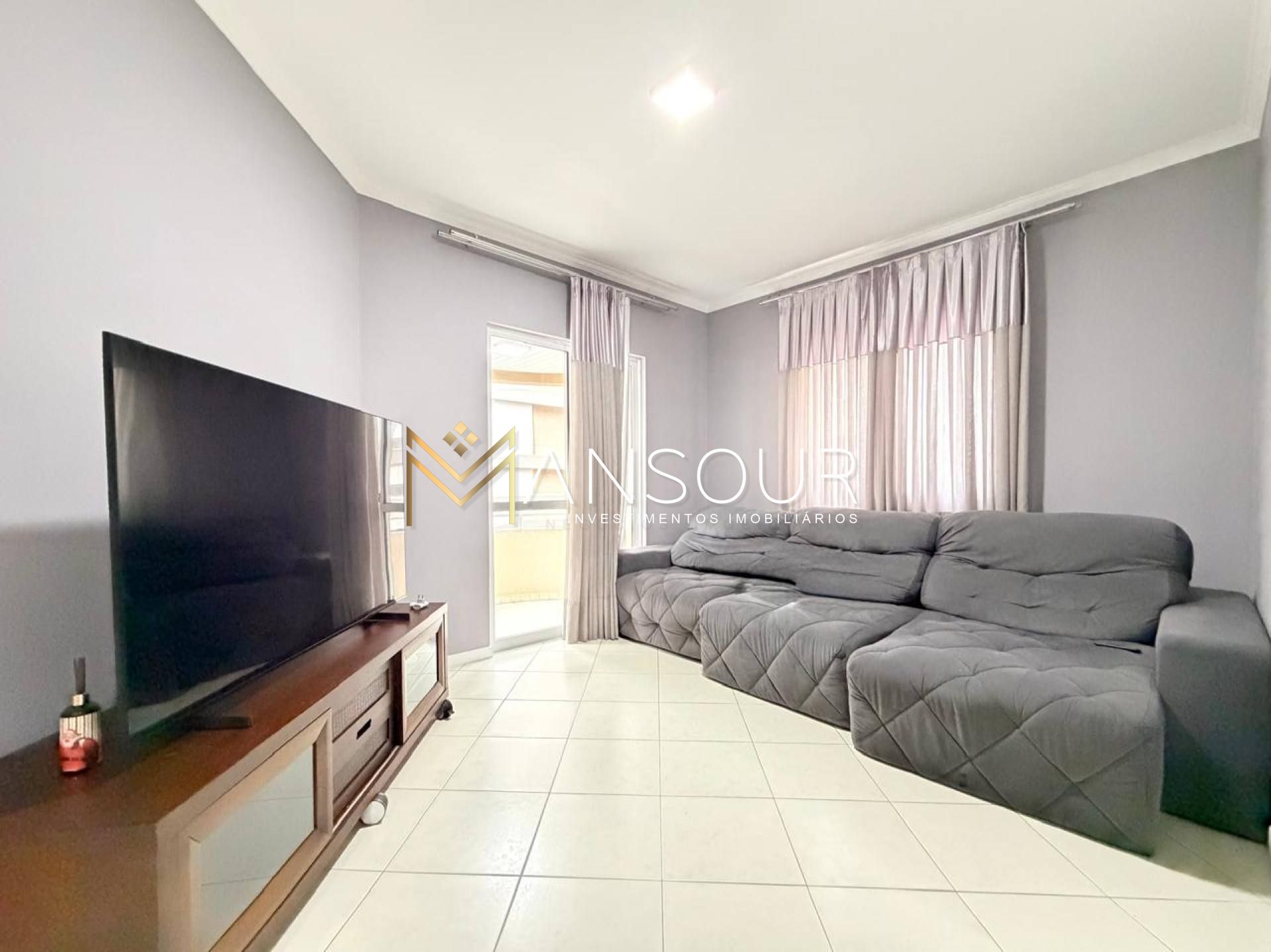 Apartamento Para Vender com 02 quartos e 01 suíte no bairro Meia Praia em Itapema