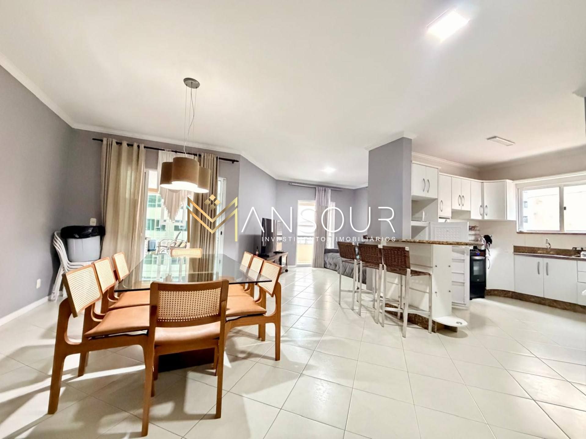 Apartamento Para Vender com 02 quartos e 01 suíte no bairro Meia Praia em Itapema
