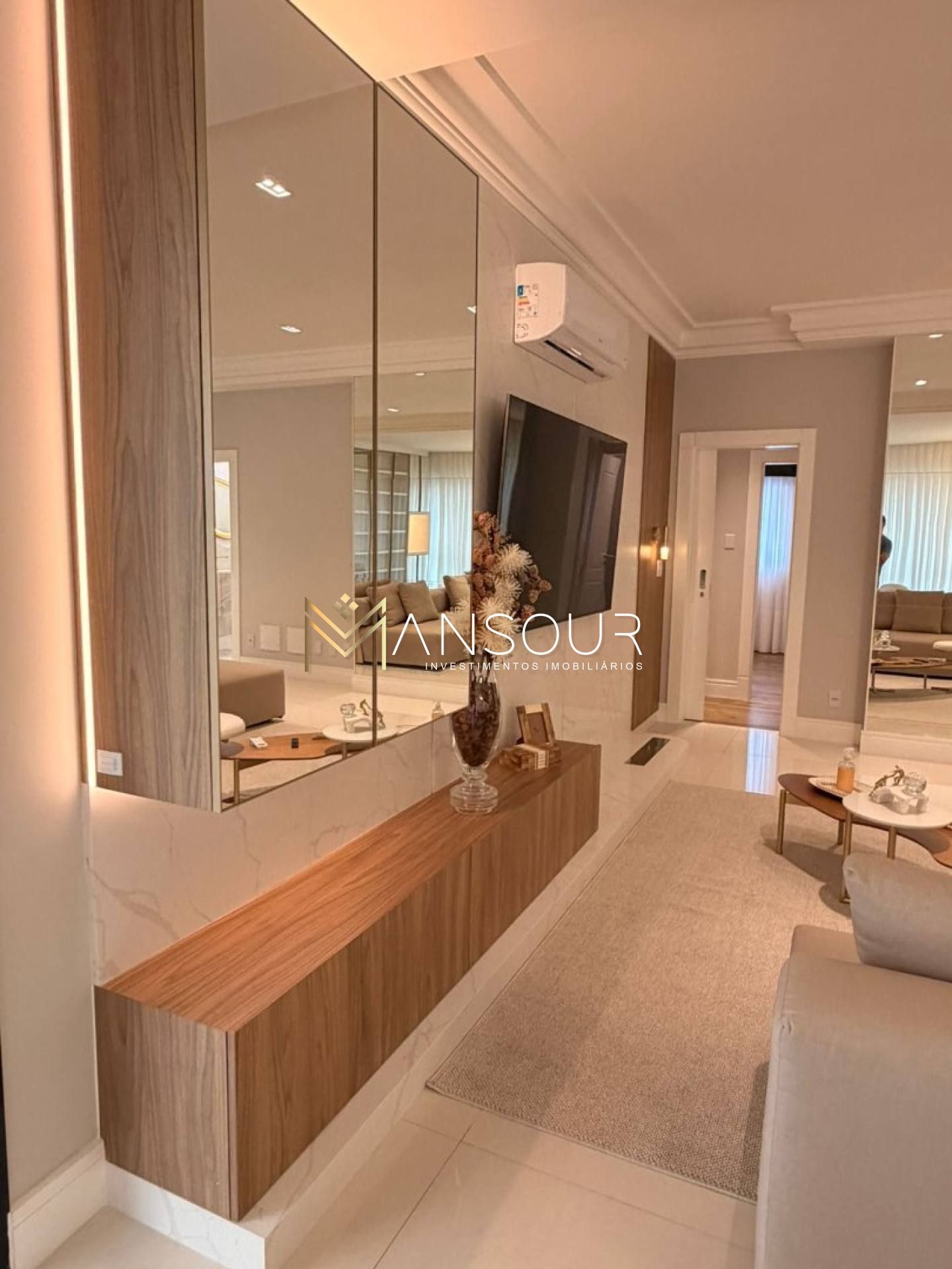 Apartamento Para Vender 4 suítes no bairro Meia Praia em Itapema