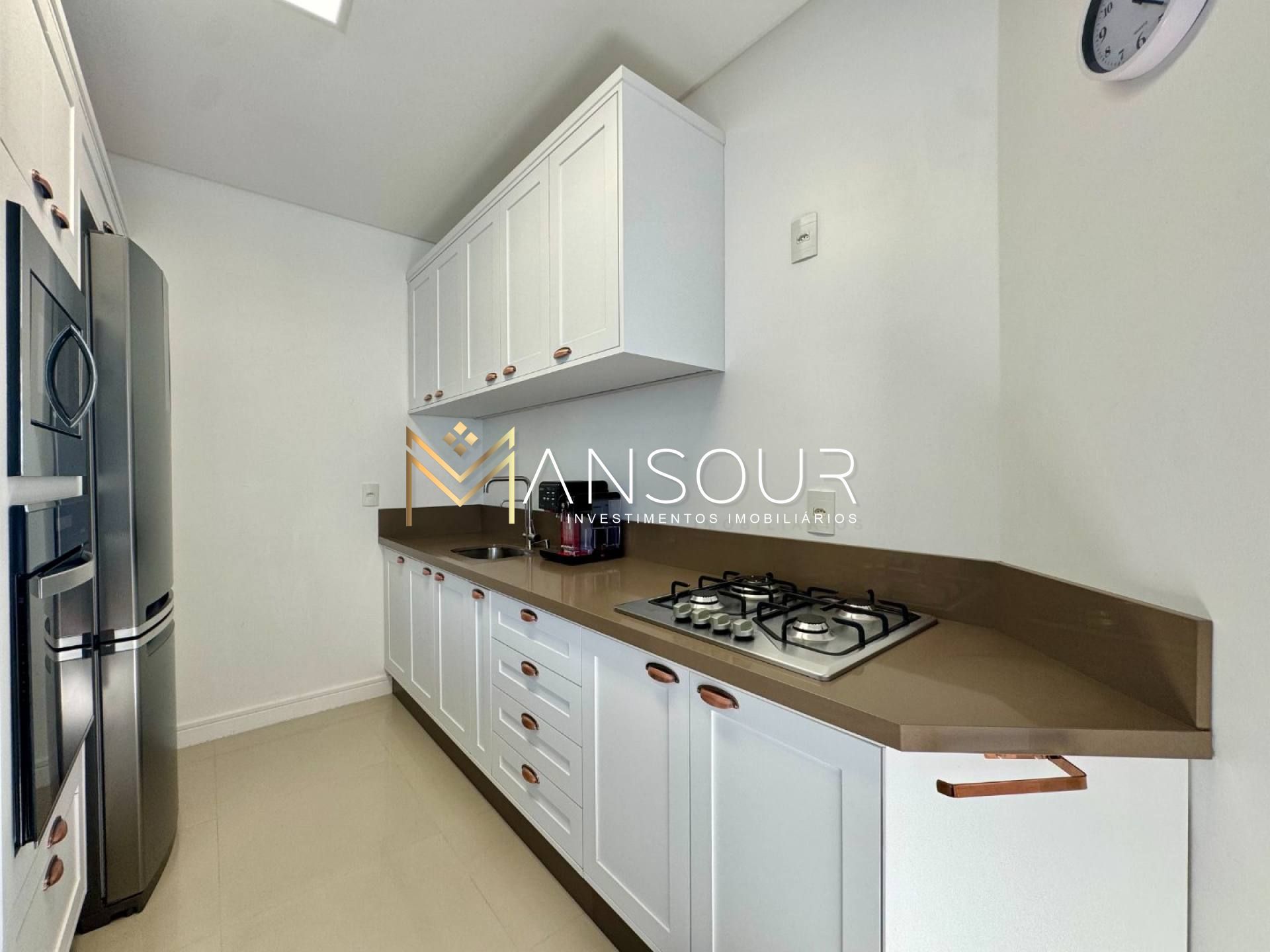 Apartamento Para Vender com 02 quartos 01 suítes no bairro Pioneiros em Balneário Camboriú