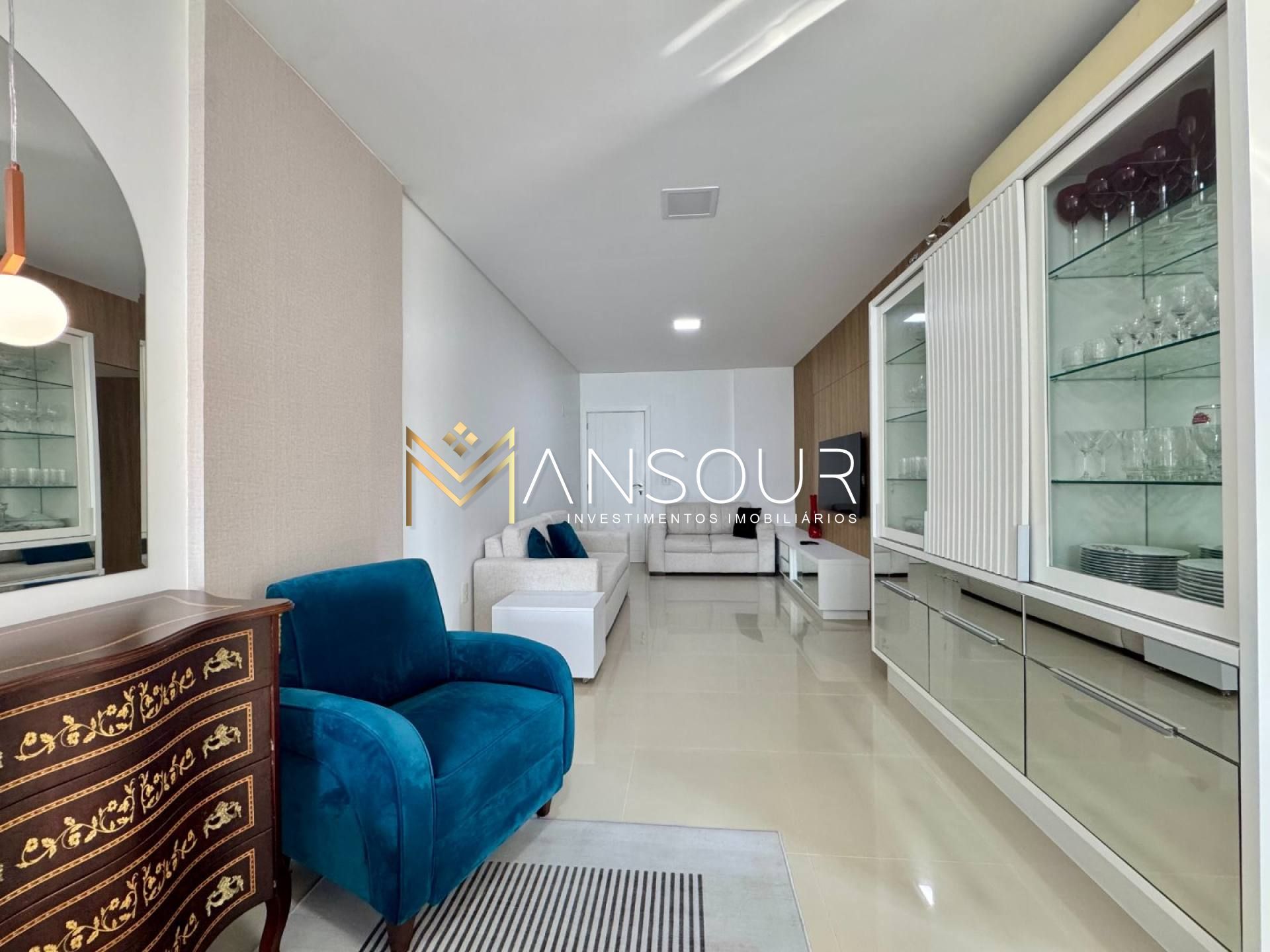 Apartamento Para Vender com 02 quartos 01 suítes no bairro Pioneiros em Balneário Camboriú