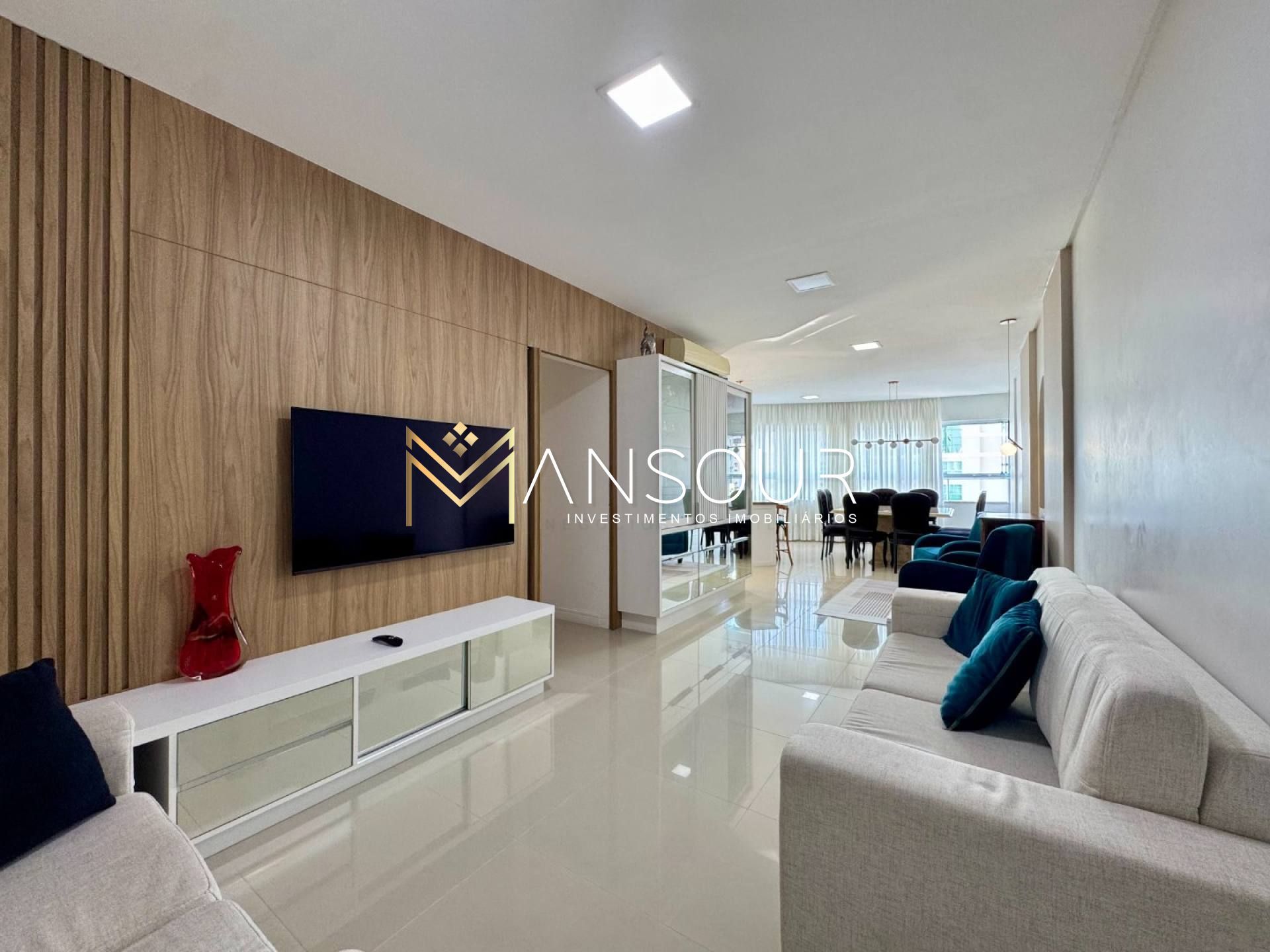 Apartamento Para Vender com 02 quartos 01 suítes no bairro Pioneiros em Balneário Camboriú