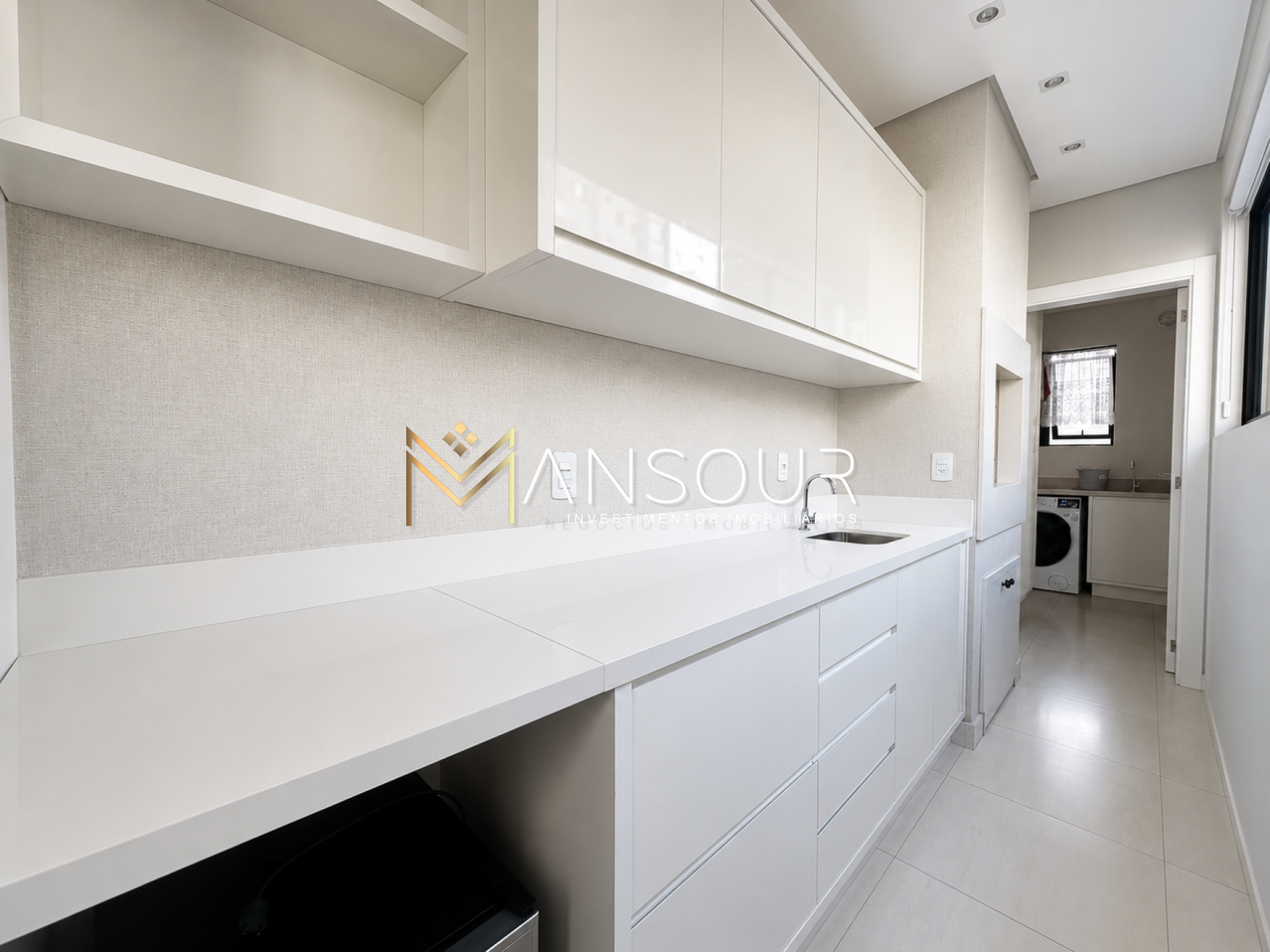 Apartamento Para Vender com 02 suítes no bairro Meia Praia em Itapema