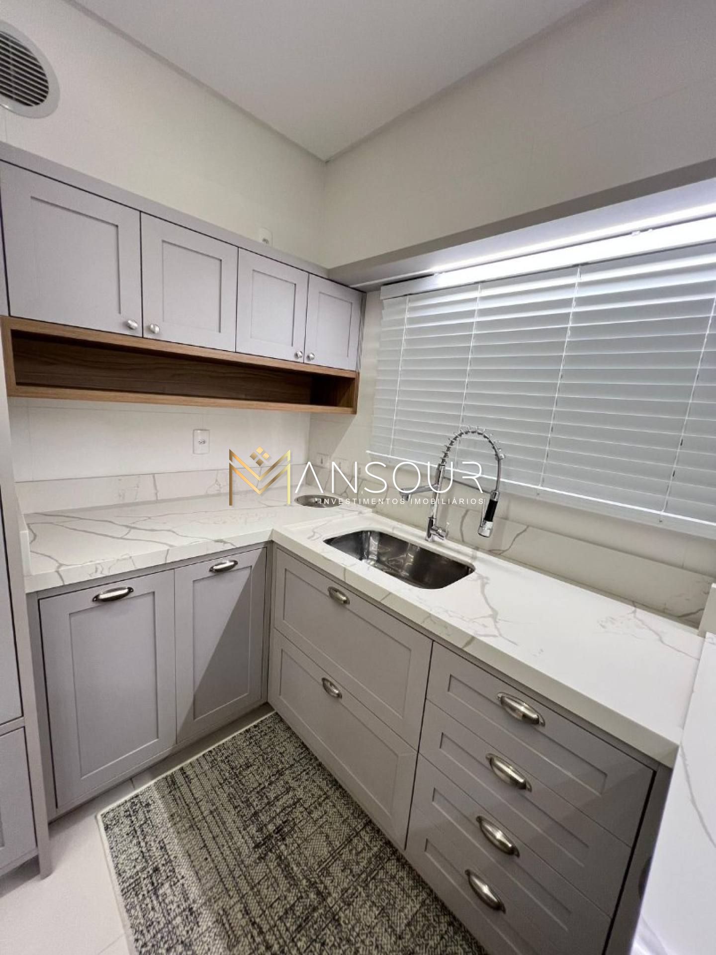 Apartamento Para Vender com 03 suítes no bairro Meia Praia em Itapema