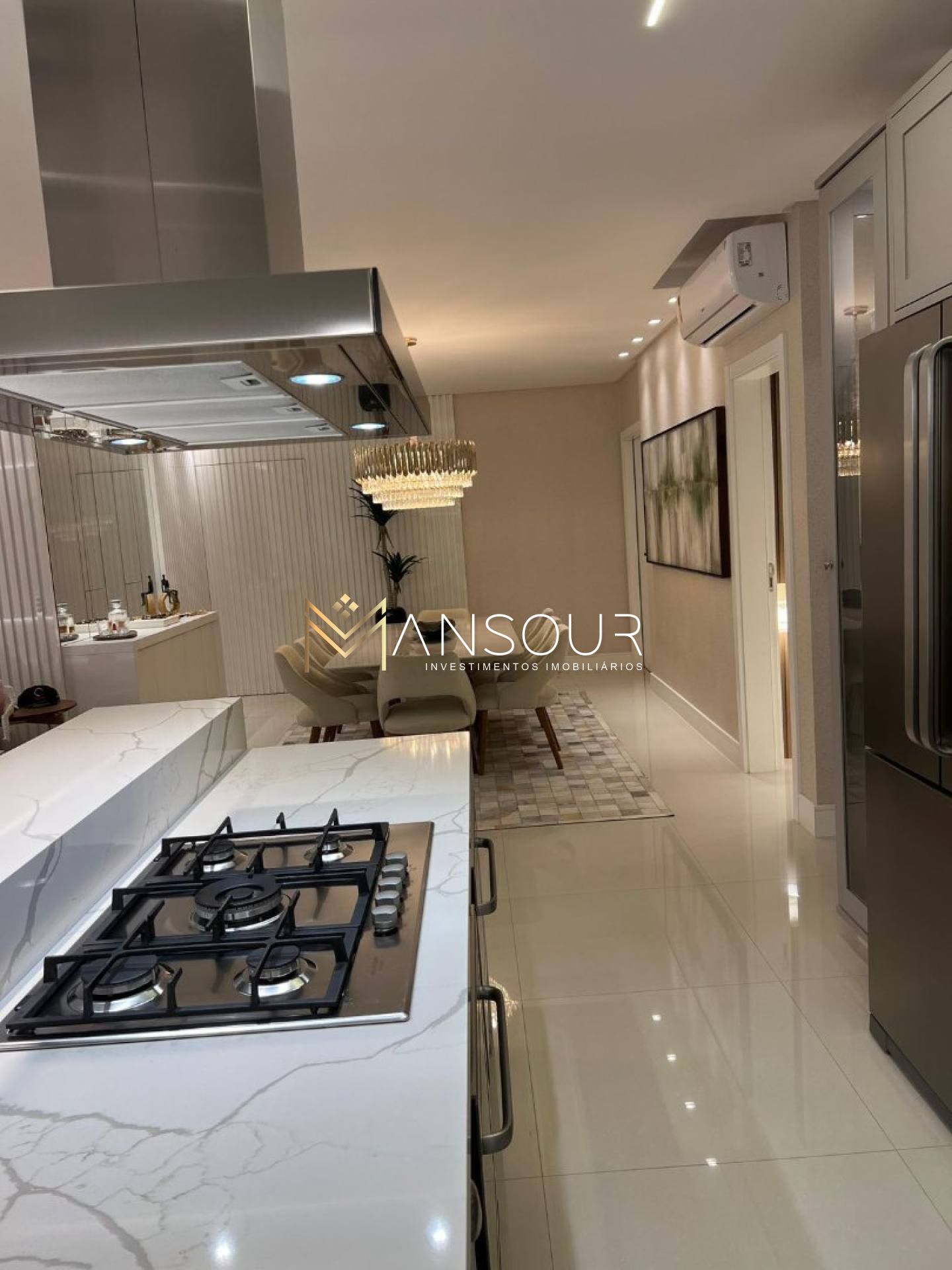 Apartamento Para Vender com 03 suítes no bairro Meia Praia em Itapema