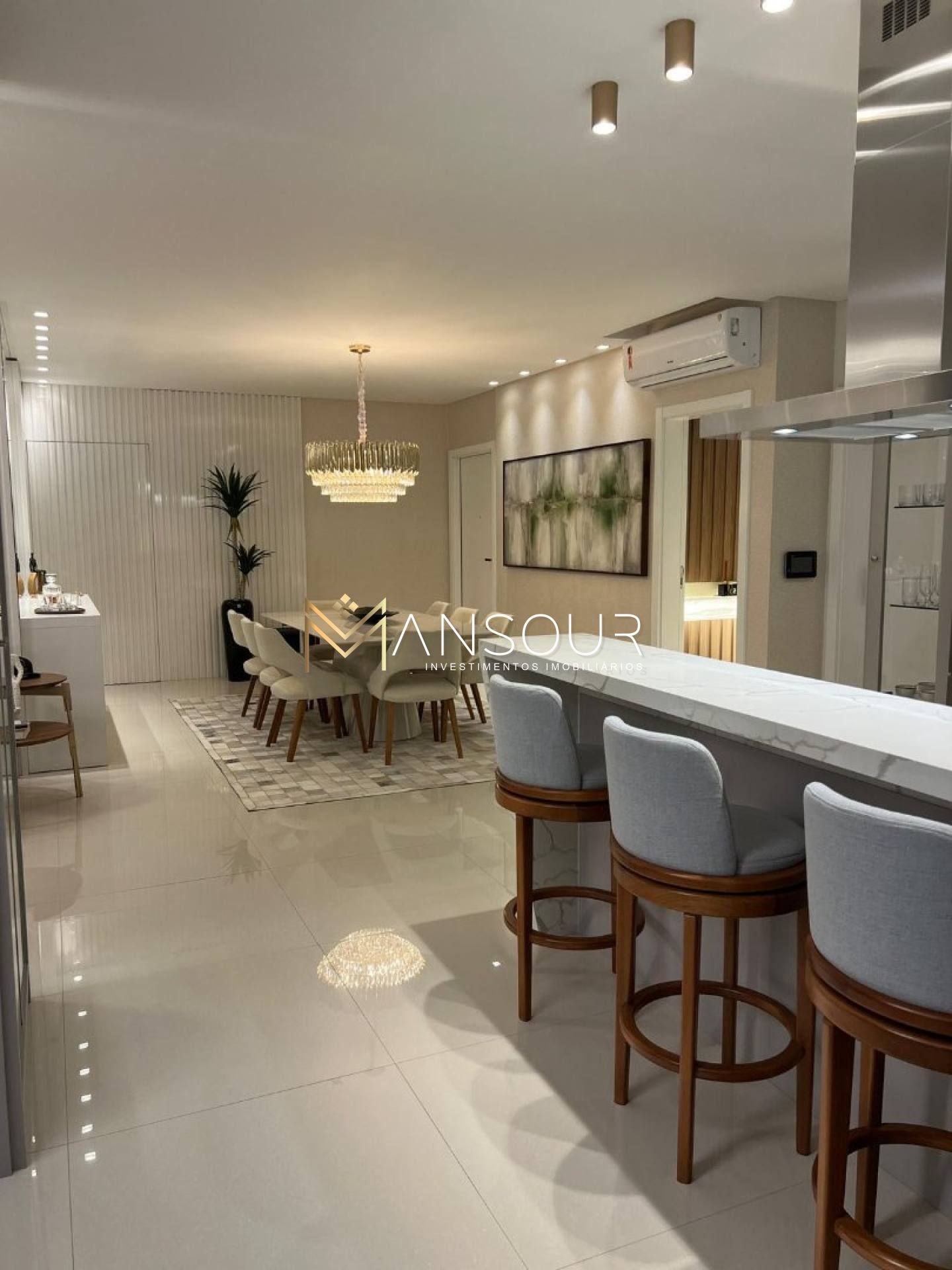 Apartamento Para Vender com 03 suítes no bairro Meia Praia em Itapema