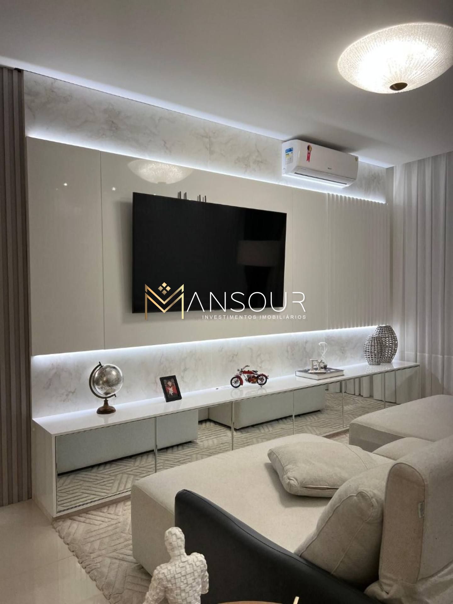 Apartamento Para Vender com 03 suítes no bairro Meia Praia em Itapema
