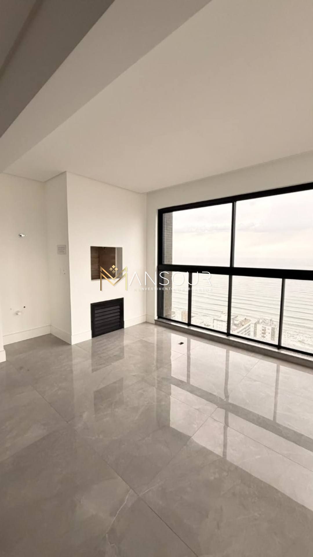 Apartamento Para Vender com 04 suítes no bairro Meia Praia em Itapema