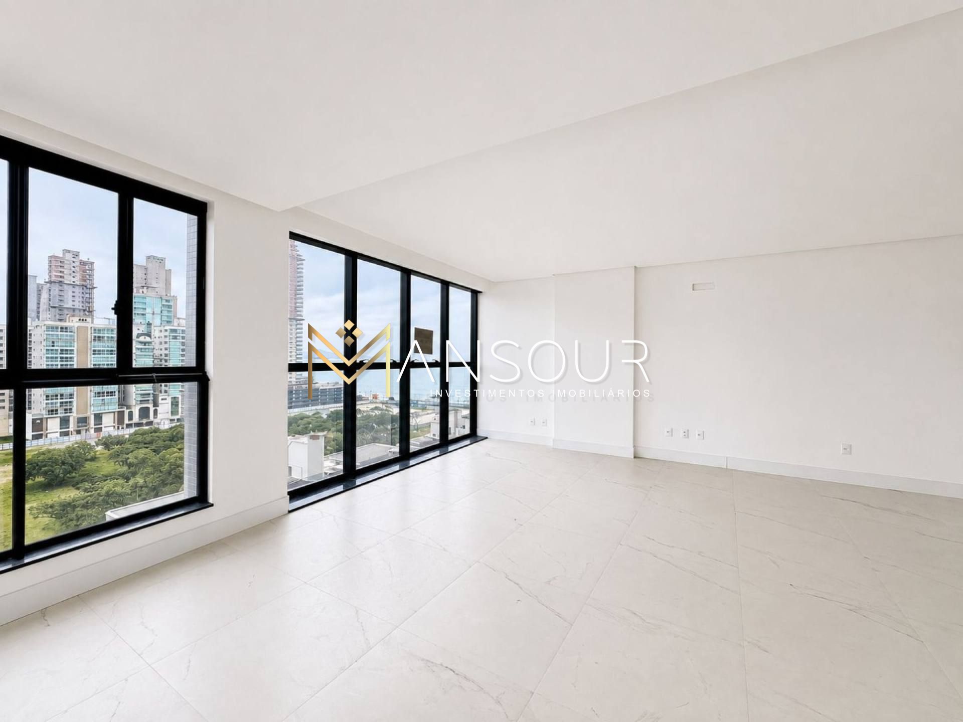 Apartamento Para Vender 03 suítes no bairro Meia Praia em Itapema