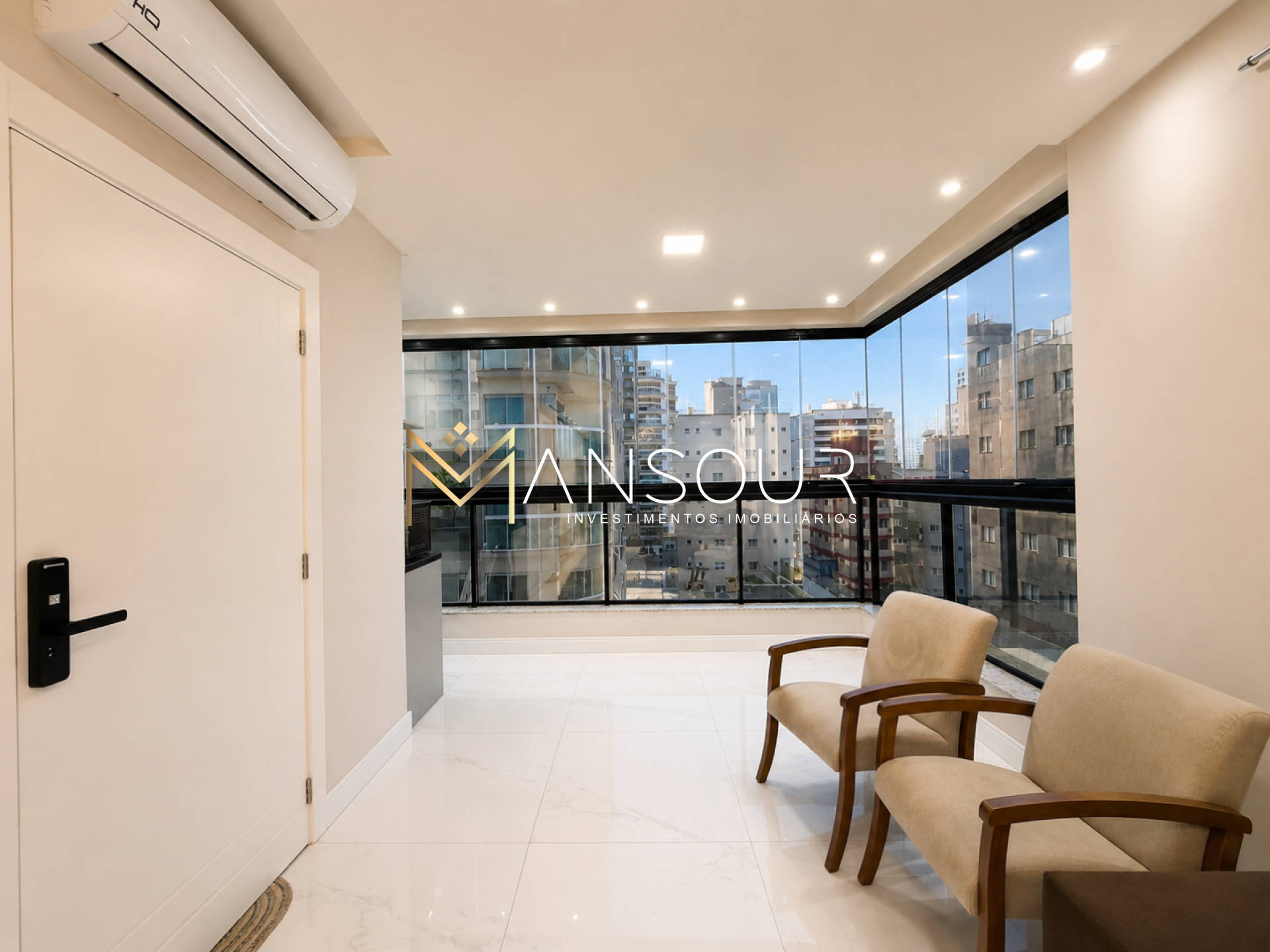 Apartamento Para Vender com 01 quarto e 02 suítes no bairro Meia Praia em Itapema