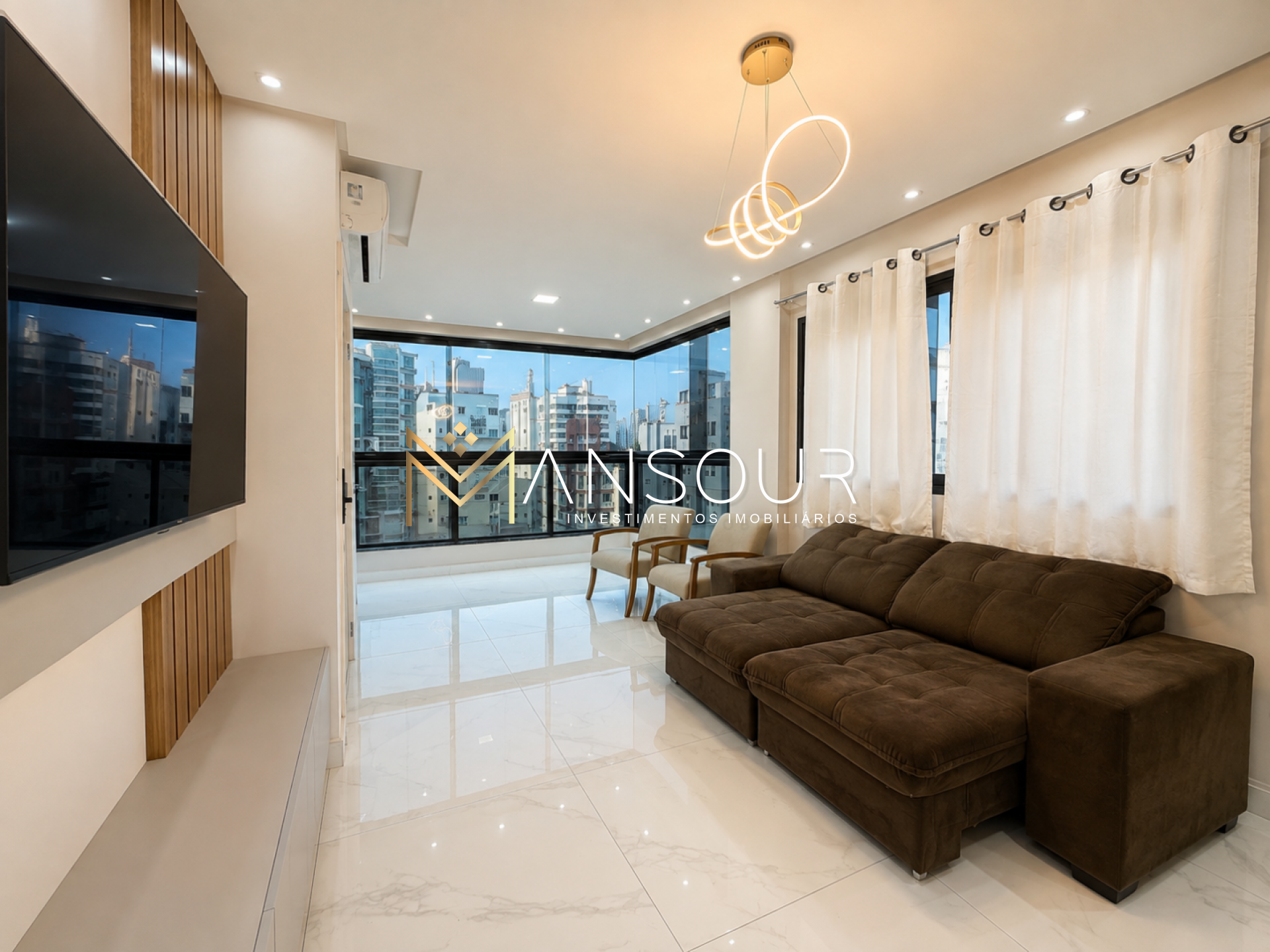 Apartamento Para Vender com 01 quarto e 02 suítes no bairro Meia Praia em Itapema