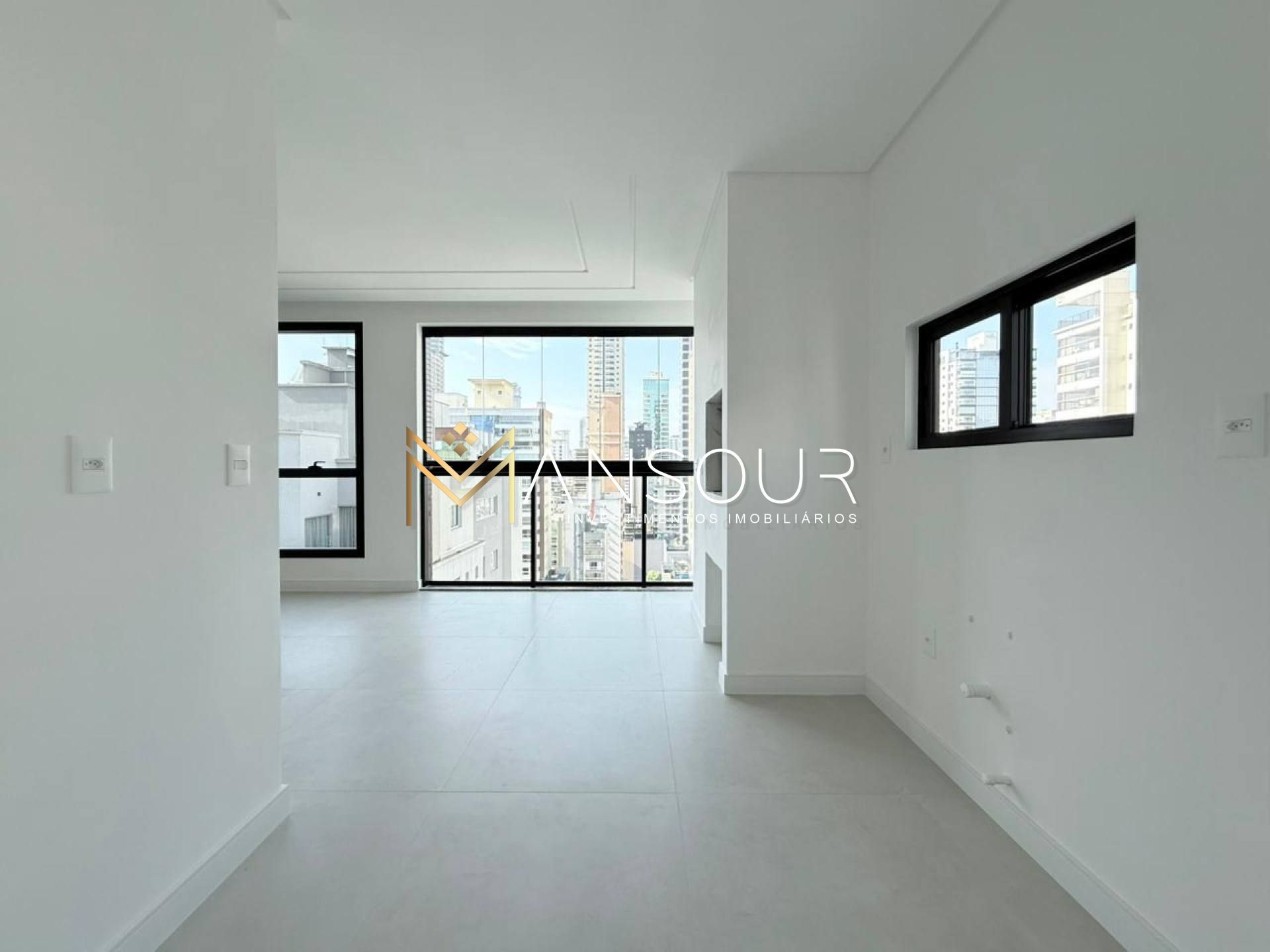 Apartamento Para Vender 03 suítes no bairro Meia Praia em Itapema