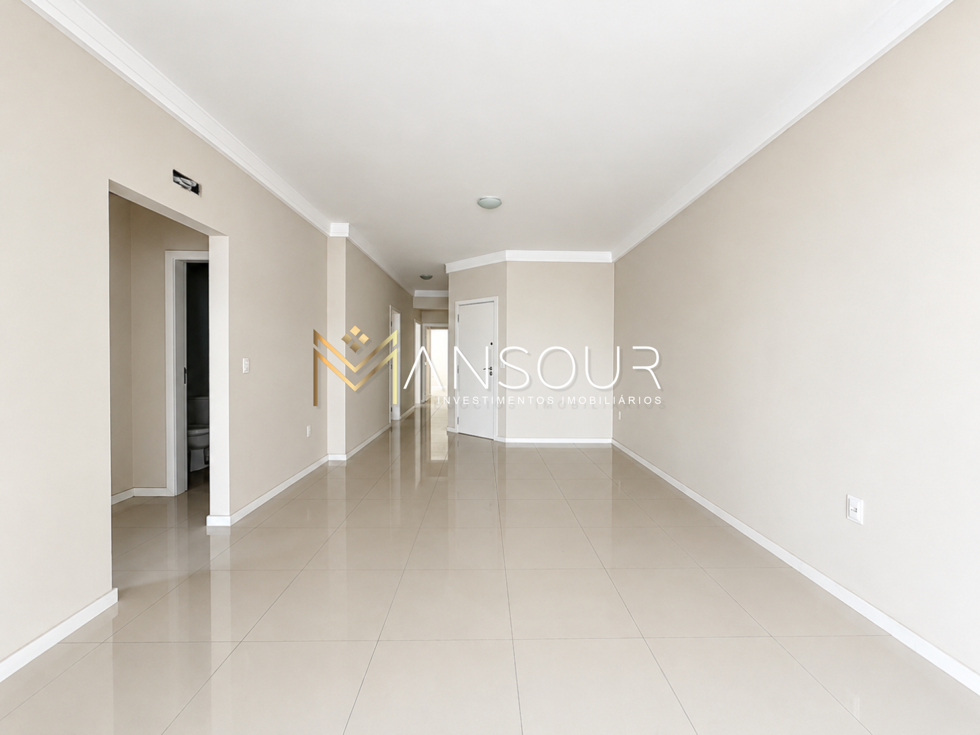Apartamento Para Vender com 02 quartos e 01 suíte no bairro Centro em Balneário Camboriú