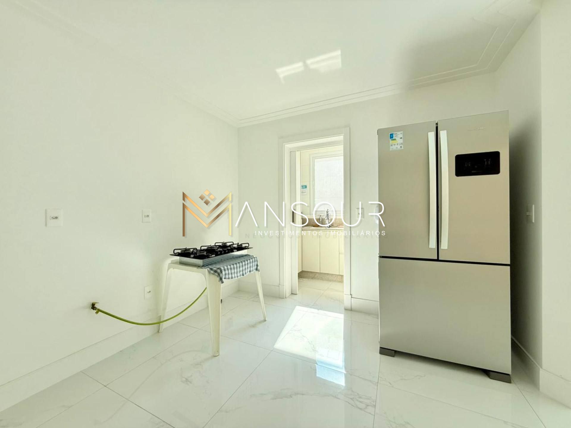 Apartamento Para Vender 03 suítes no bairro Meia Praia em Itapema