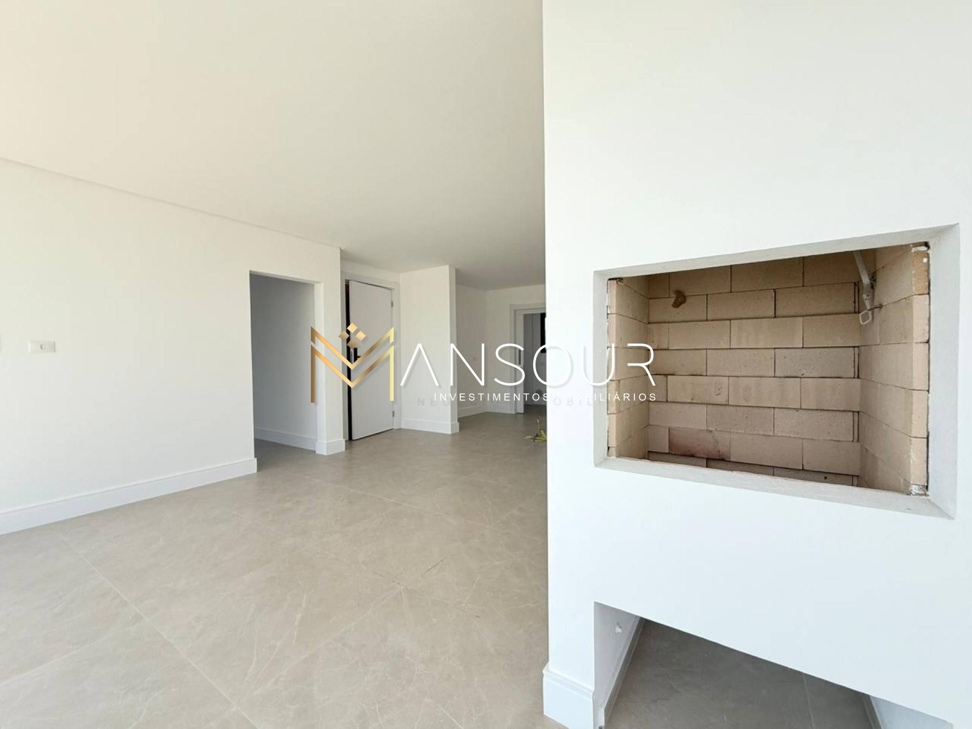Apartamento Para Vender com 03 suítes no bairro Meia Praia em Itapema
