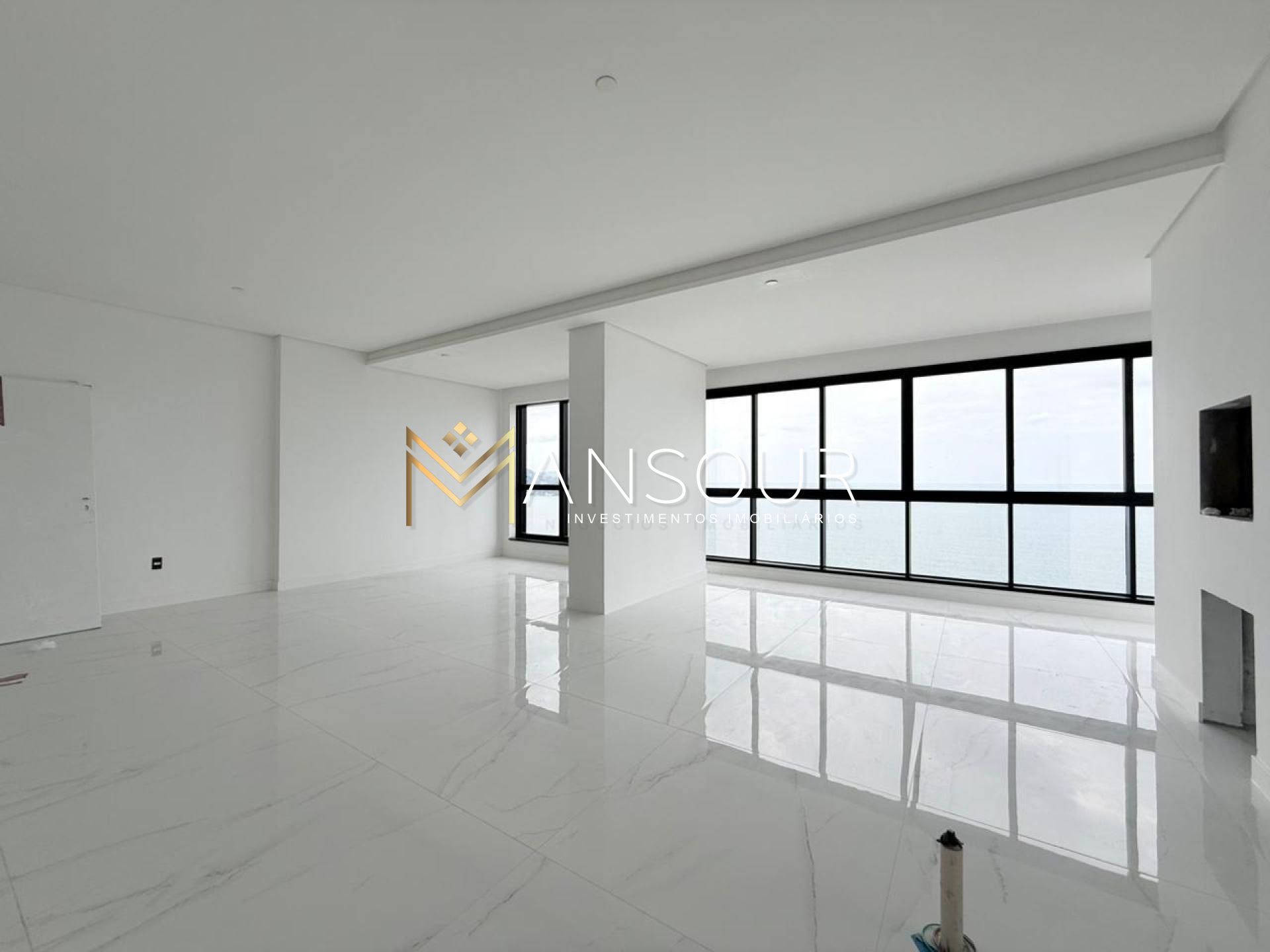 Apartamento Para Vender 04 suítes no bairro Meia Praia em Itapema