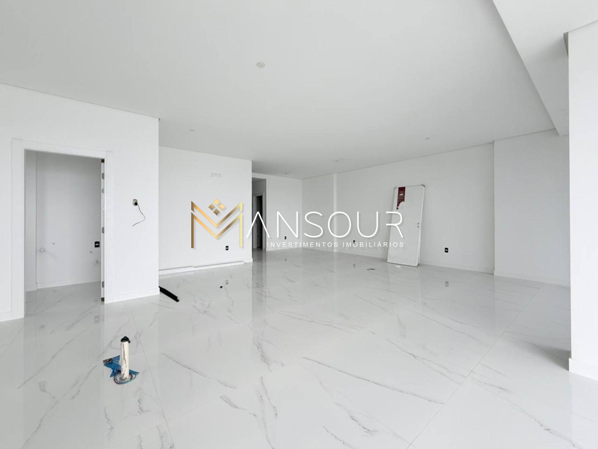Apartamento Para Vender 04 suítes no bairro Meia Praia em Itapema