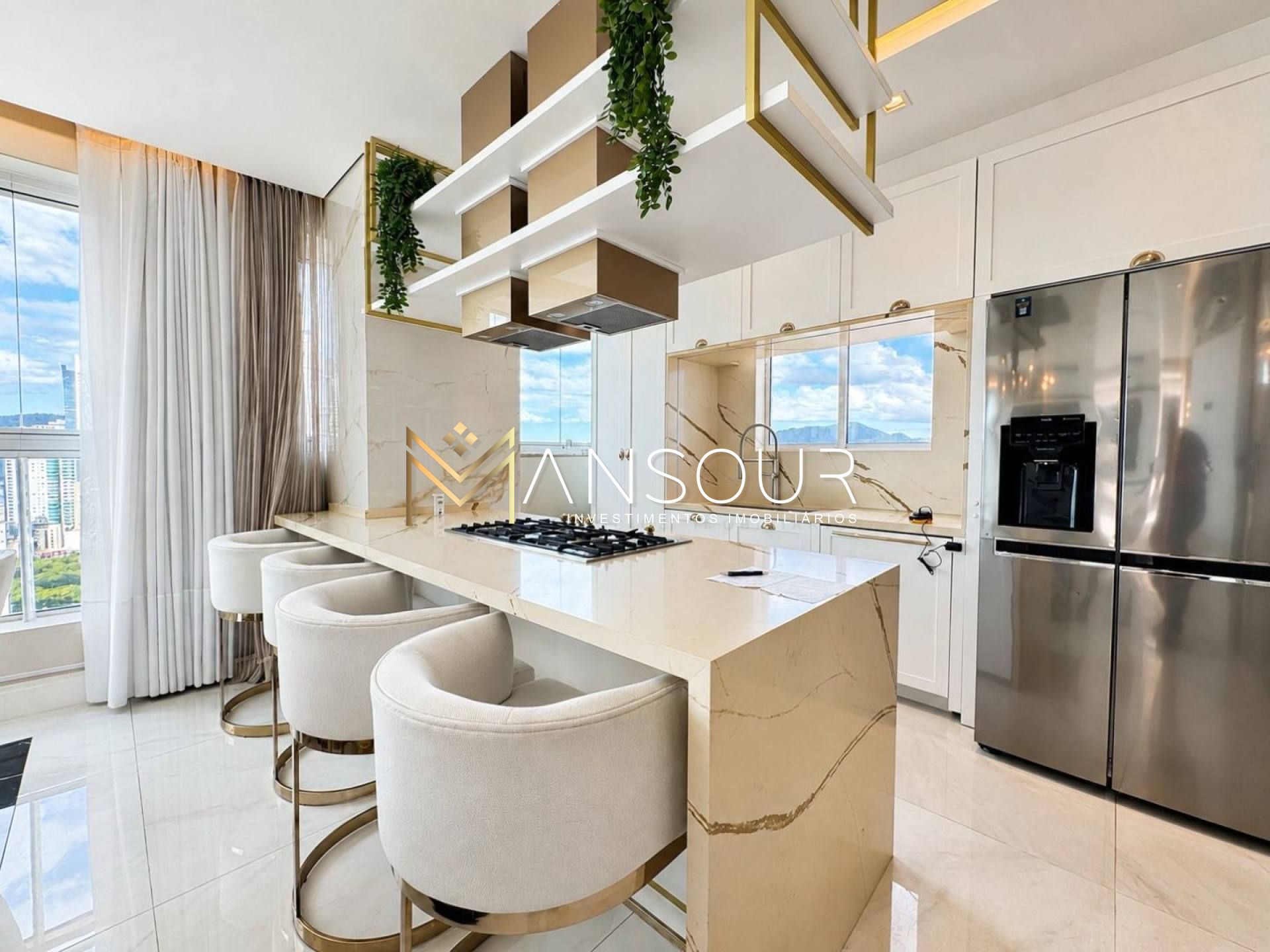Apartamento Para Vender com 04 suítes no bairro Centro em Balneário Camboriú
