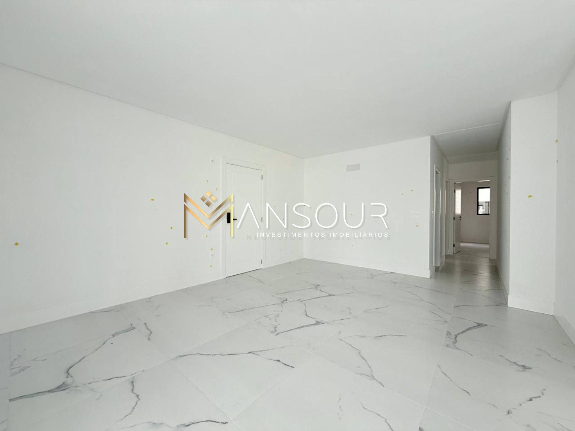Apartamento Para Vender com 04 suítes no bairro Meia Praia em Itapema