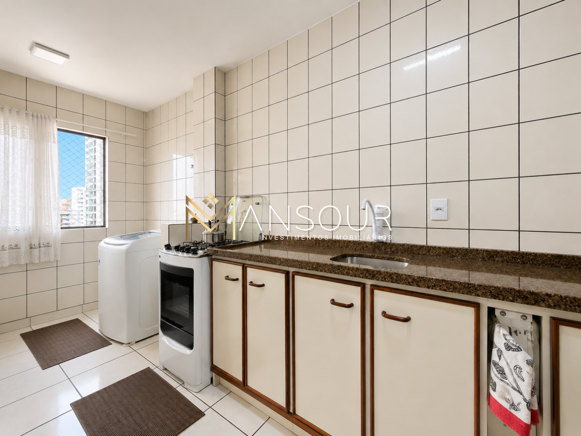 Apartamento Para Vender com 02 quartos e 01 suíte no bairro Centro em Balneário Camboriú